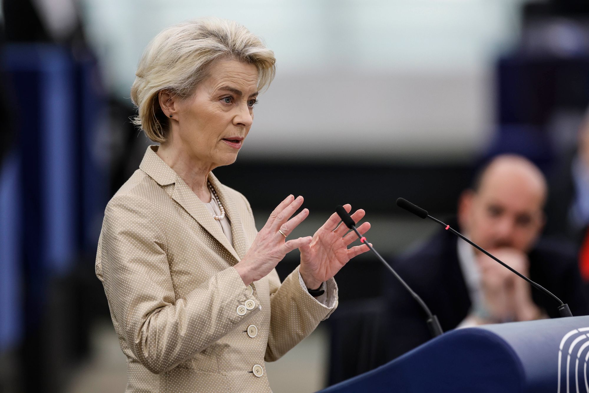 I sin første femårsperiode kom EU-kommisjonens president Ursula von der Leyen med sin «grønne giv». Nå står en Ren industri-pakke for tur. 