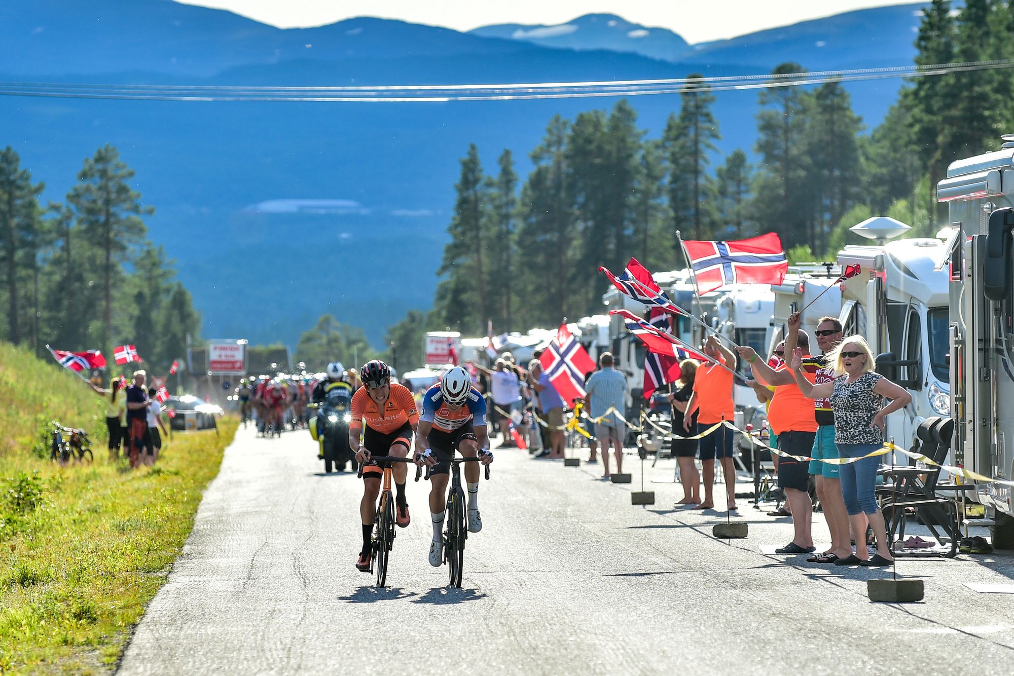 Som i 2021 ender årets utgave av Arctic Race opp i Fjellandsbyen i Målselv, etter å ha startet på Senja. I år gjør Telenor rundt 30 oppgraderinger av mobilnettet bare på denne etappen.