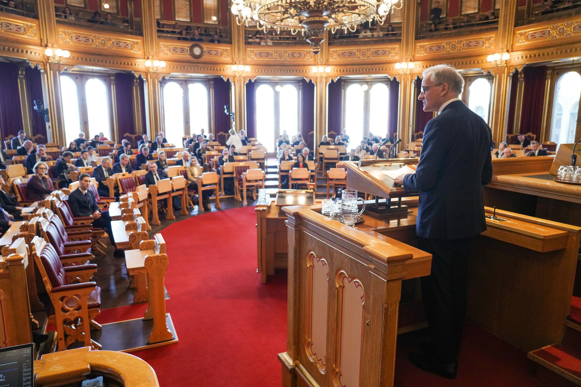 Statsminister Jonas Gahr Støre (Ap) redegjør om den sikkerhetspolitiske situasjonen i Stortinget.