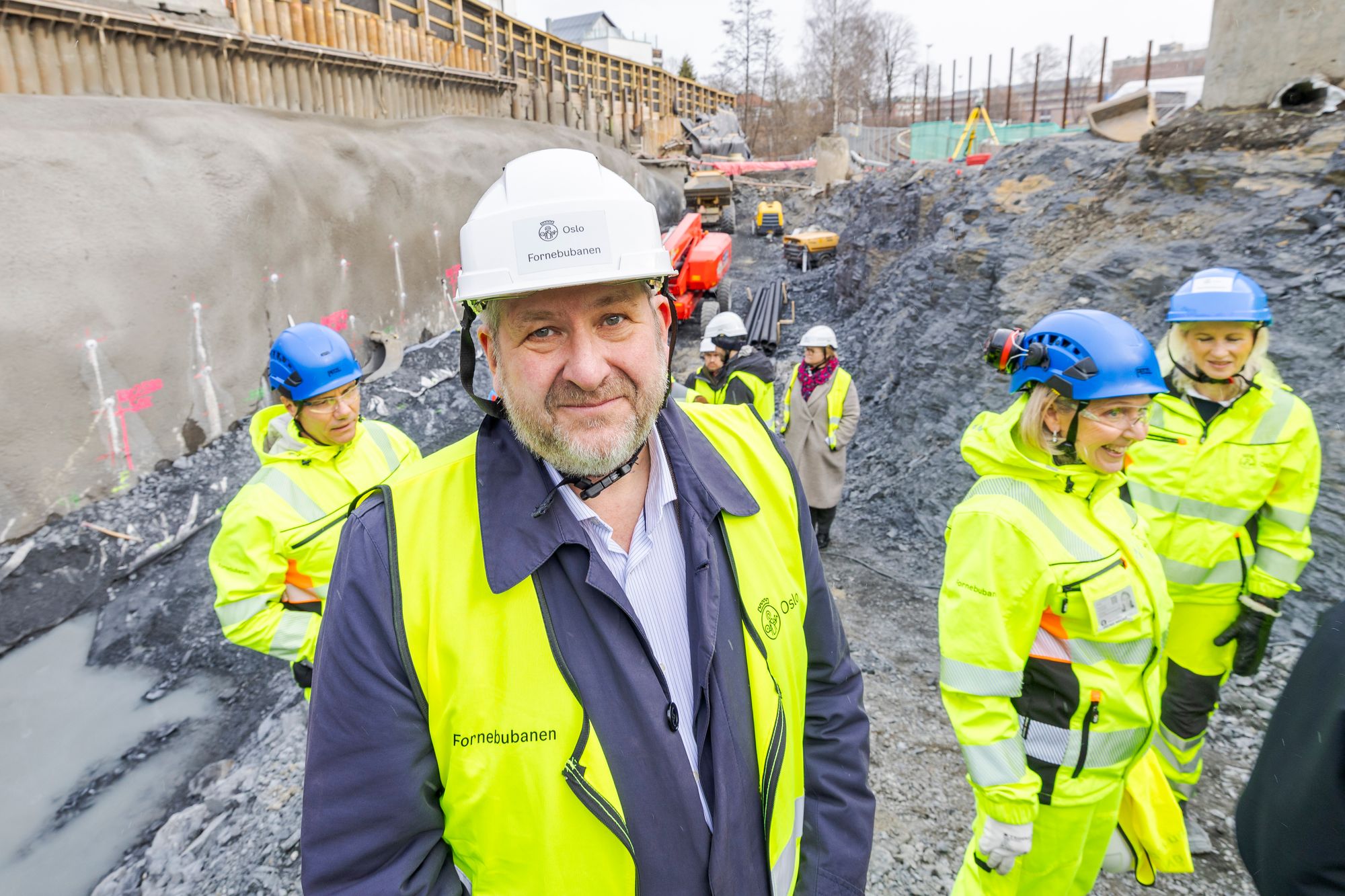 Administrerende direktør i Ruter, Bernt Reitan Jenssen, var på befaring på Fornebubanens byggeplass på Majorstuen tirsdag. 