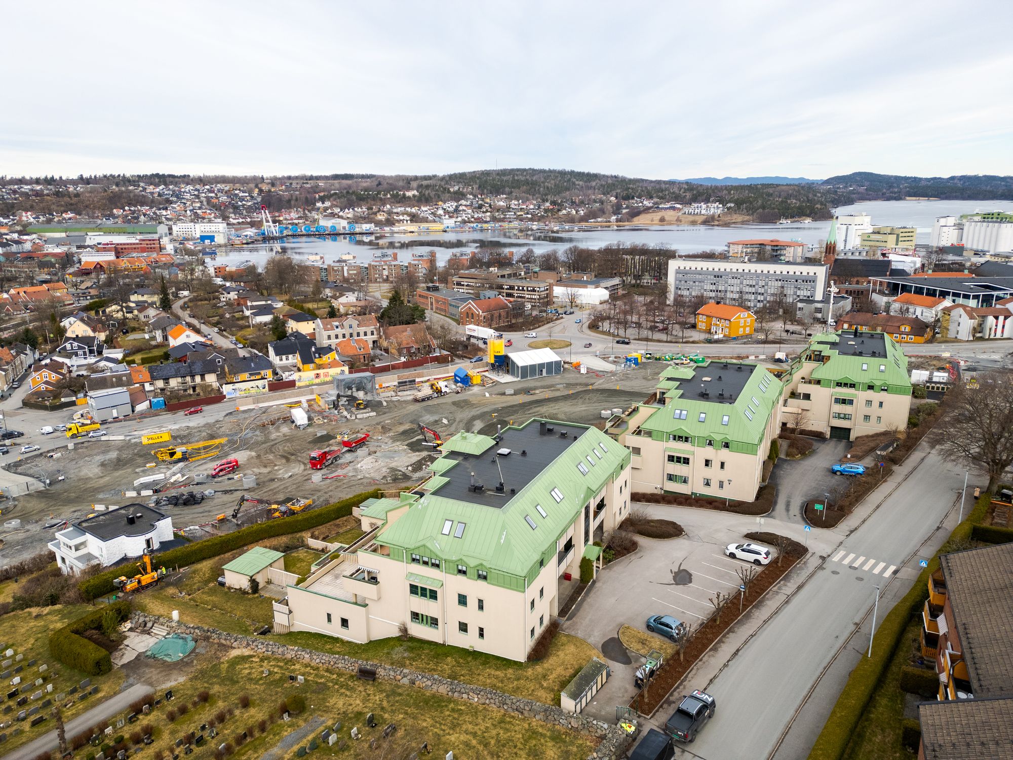 Bildet viser boligblokkene Høienhaldgata 5, 7 og 9 som skal rives.