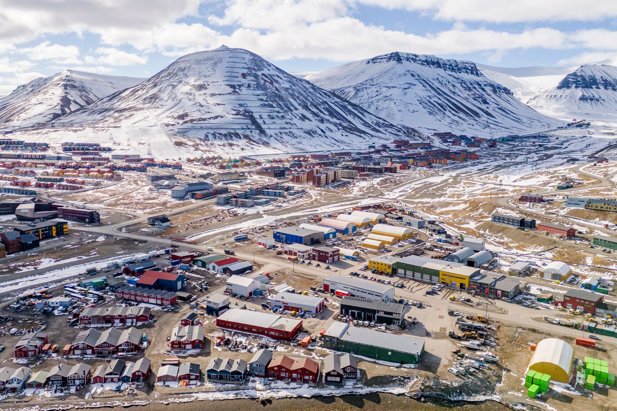 Store Norske planlegger nå et nytt dieselkraftverk for å sikre strømforsyningen i Longyearbyen, etter at kullkraftverket stengte i 2023.