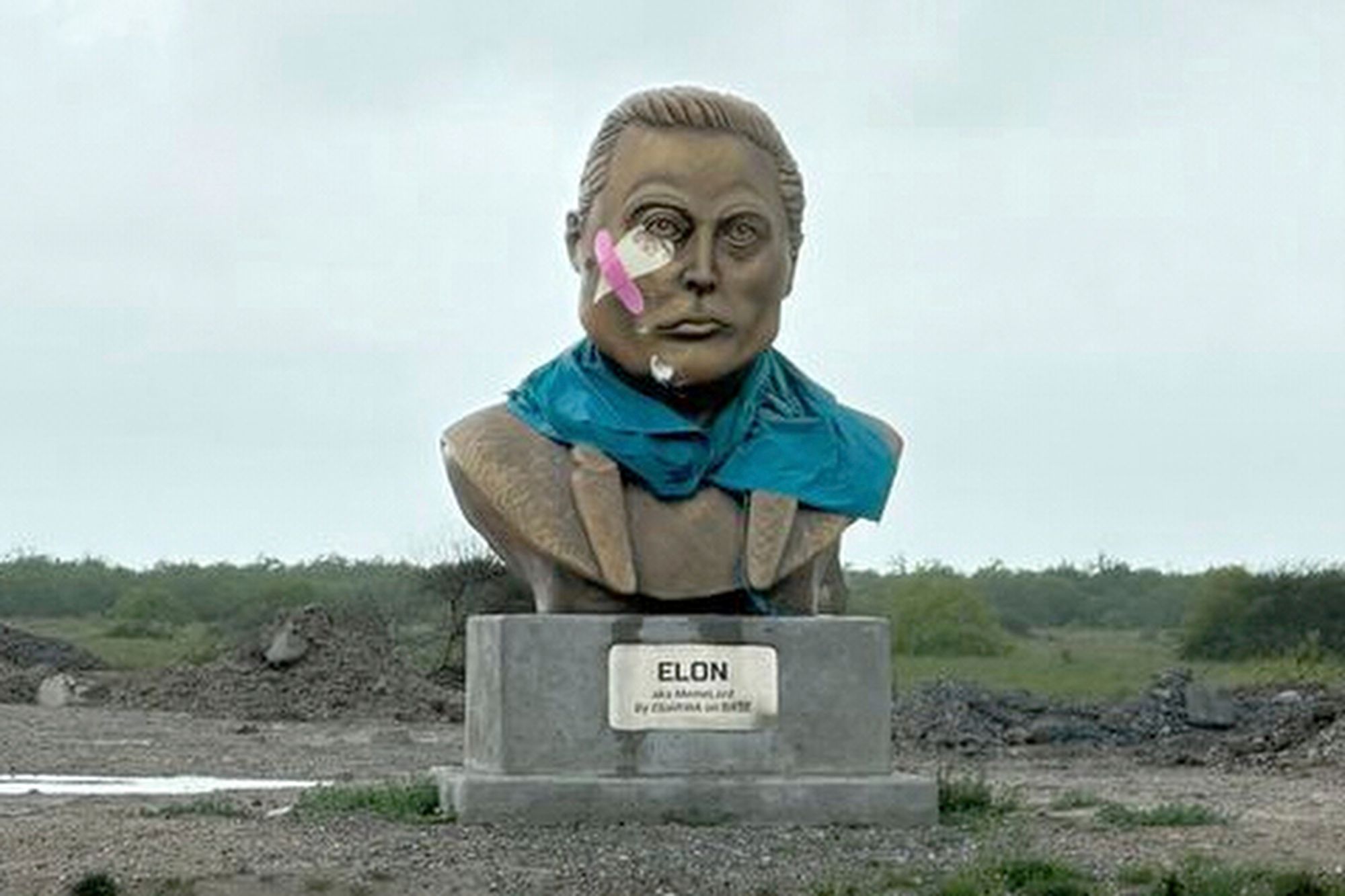 En statue av SpaceX-grunnlegger Elon Musk nær byen Boca Chica i Texas. Dette området er nå Starbase, Texas.