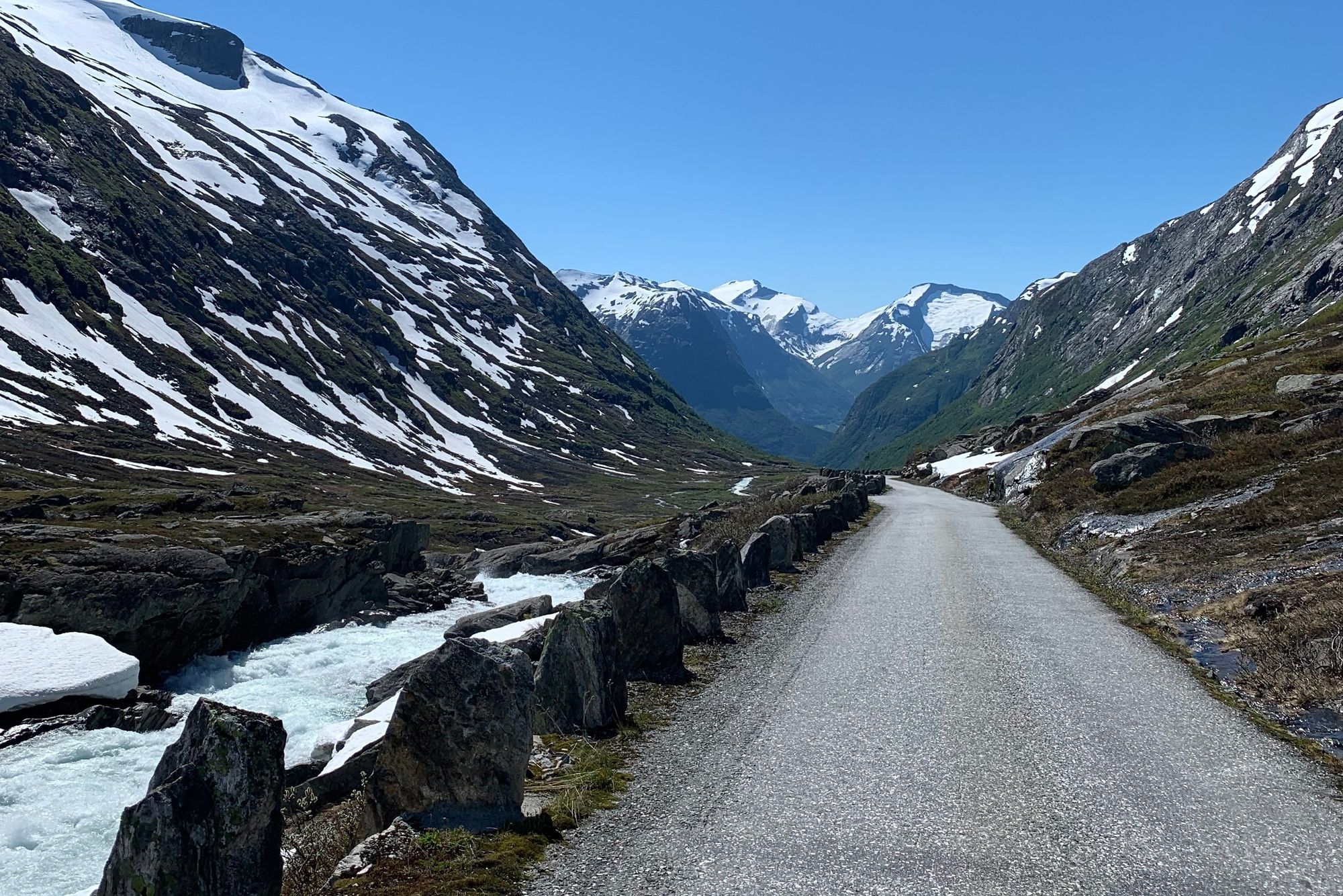 Ti kilometer av Gamle Strynefjellsveien, også kjent som fylkesvei 258, er blant strekningene hvor bæreevnene skal måles.
