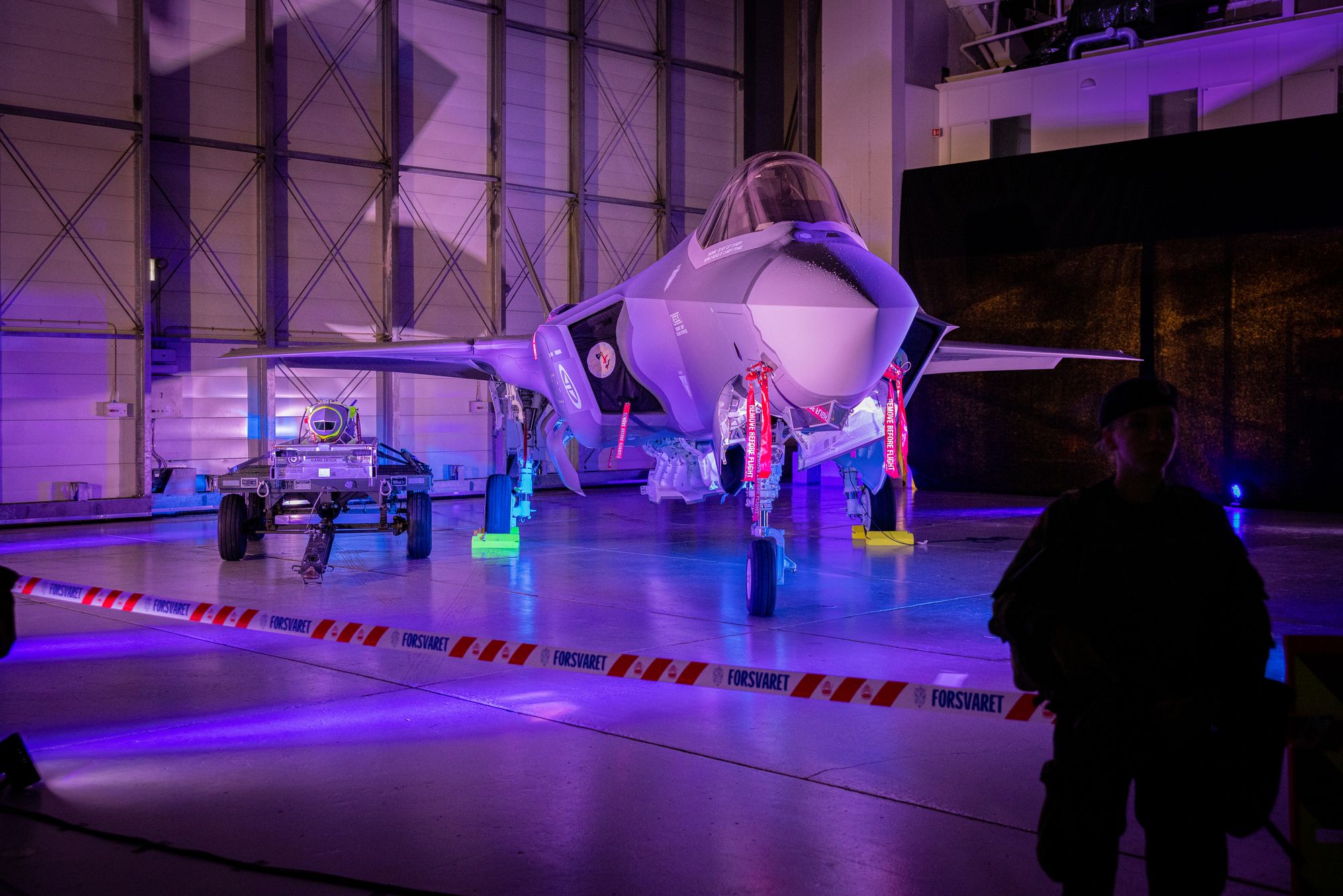 Norske F-35-fly vil bli oppgradert i løpet av levetiden, kanskje også med teknologier som Lockheed Martin i utgangspunktet hadde utviklet for et sjettegenerasjons kampfly. På bildet er et norsk F-35-fly. Ved siden av flyet ligger et JSM-missil.