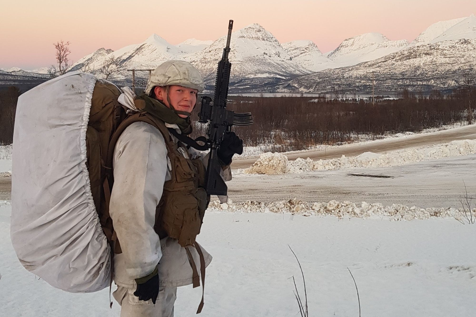 Magnus T. Hauge under førstegangstjenesten på Skjold. Etter dette utdannet han seg til cyberingeniør i Forsvaret.