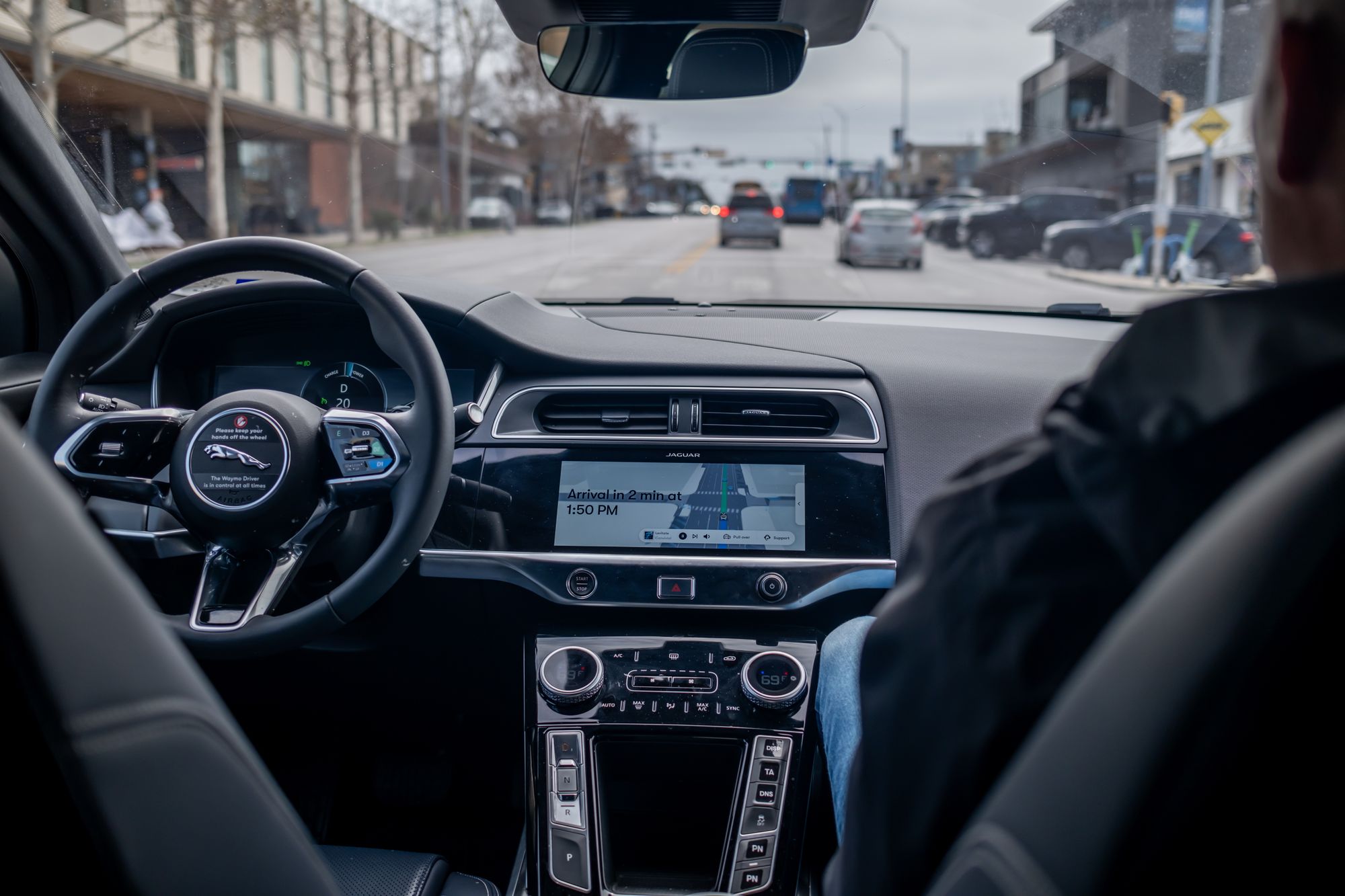 Det har tatt lengre tid enn mange spådde å gjøre selvkjørende biler vanlige i trafikken. Men teknologiutviklingen ruller videre.