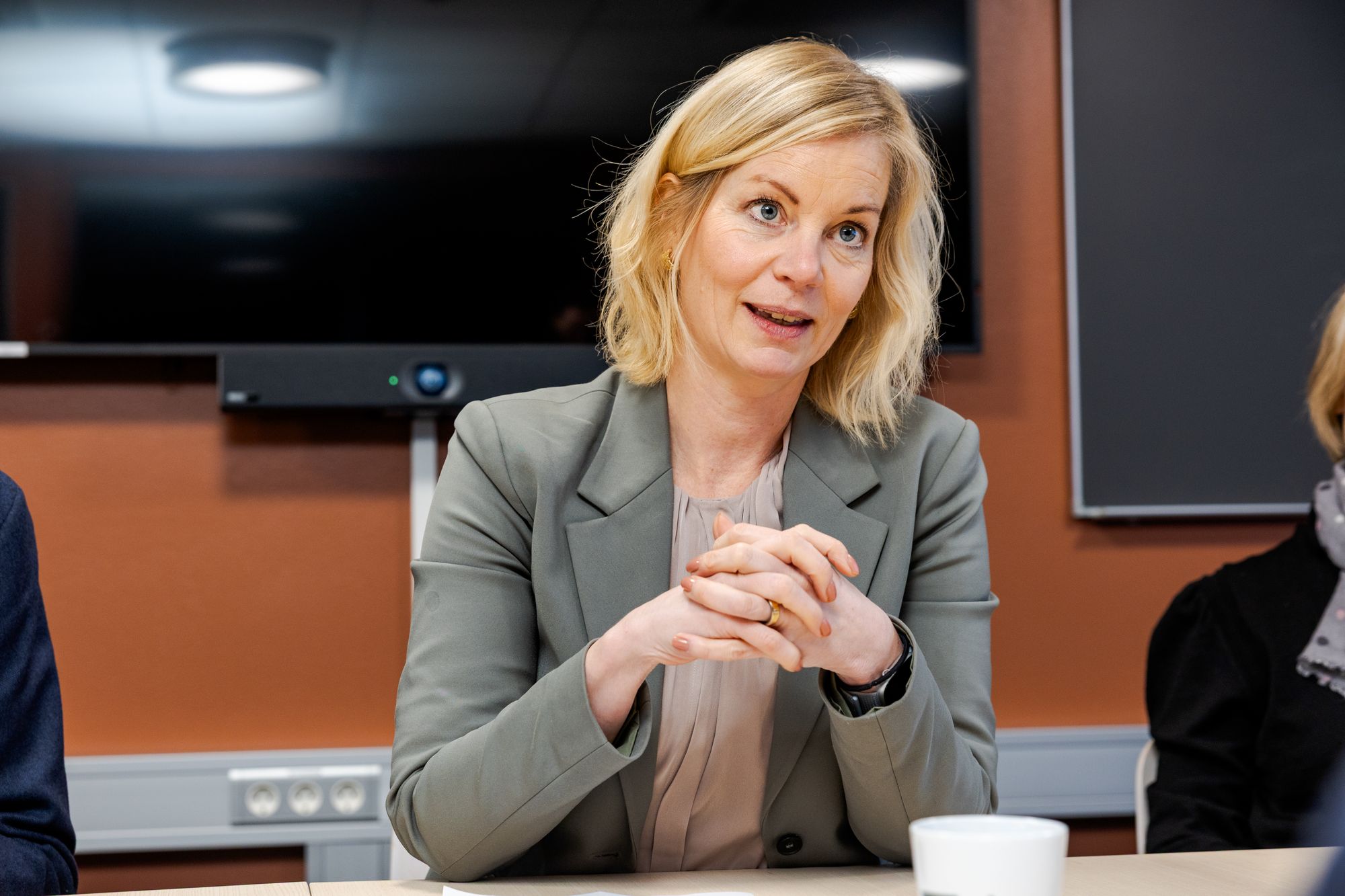 – Nå starter arbeidet med en nasjonal kvantestrategi, sier forsknings- og høyere utdanningsminister Sigrun Aasland (Ap) da hun åpnet konferansen mandag morgen.