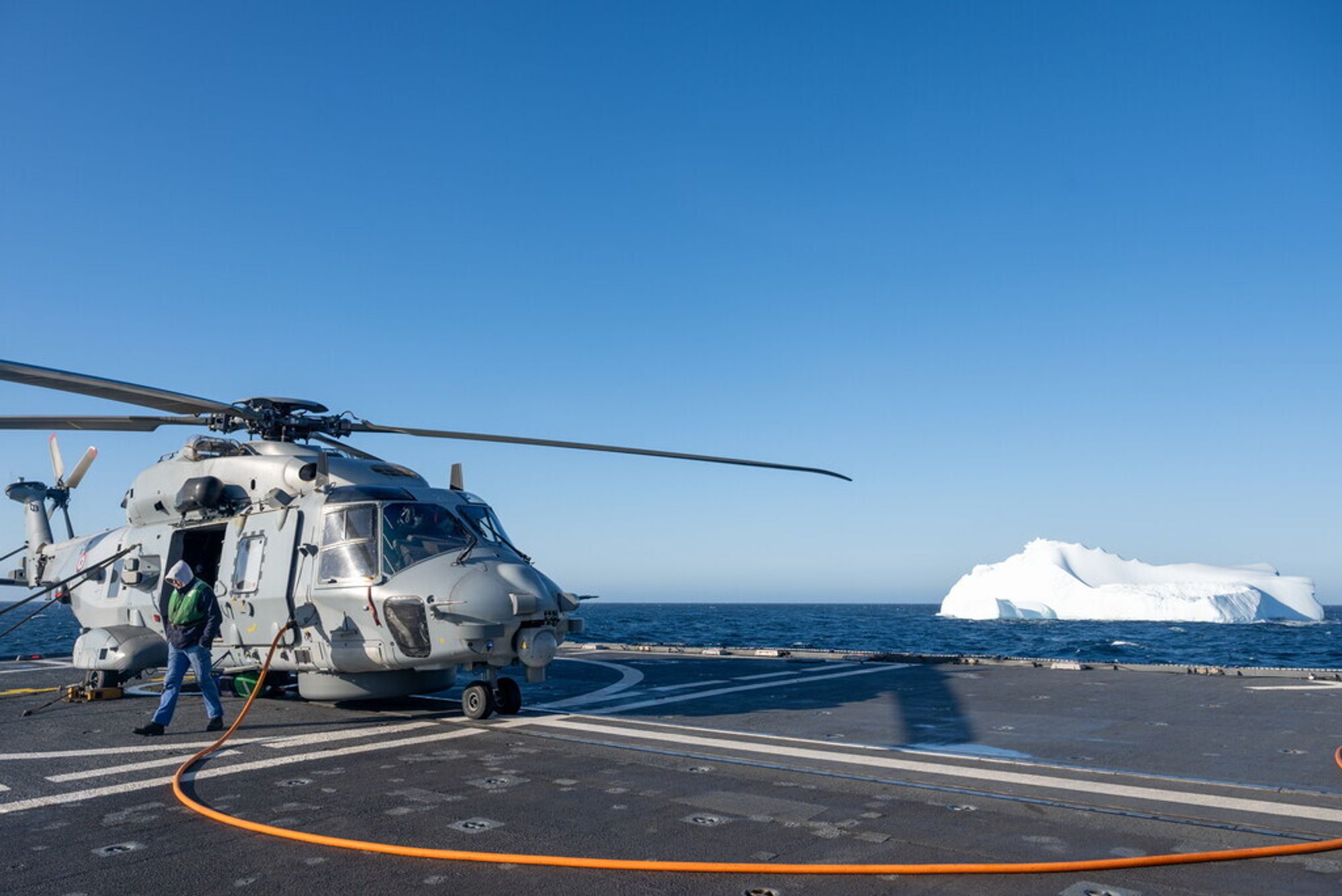 Et NH90-helikopter på den franske fregatten Aquitaine mens den var på tokt i Nord-Atlanteren i fjor.