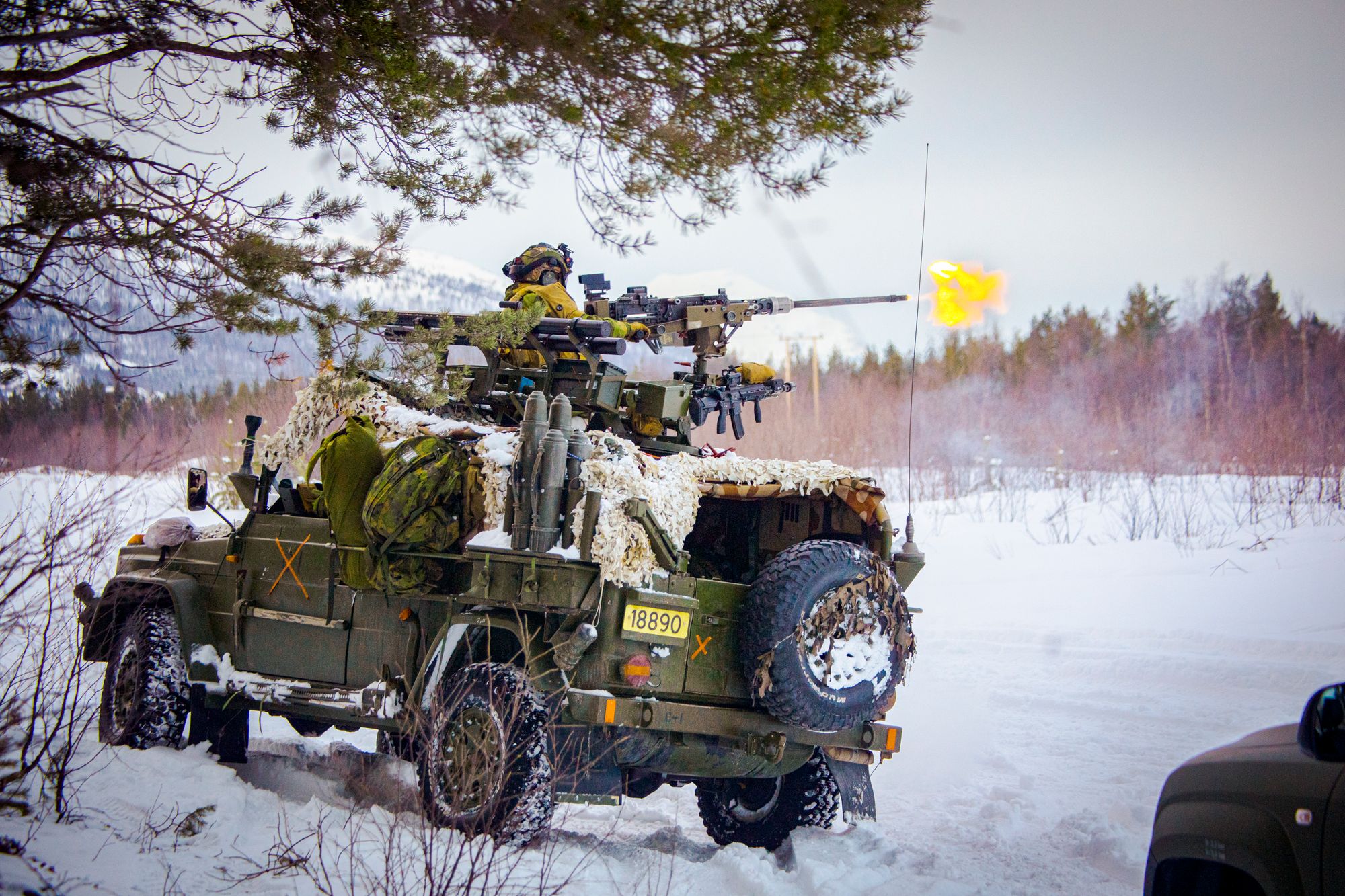 Terrengbil under militærøvelsen Joint Viking i mars. Øvelsen handler om samarbeid mellom nasjoner, og denne gangen ble også 5G-mobilnett testet.