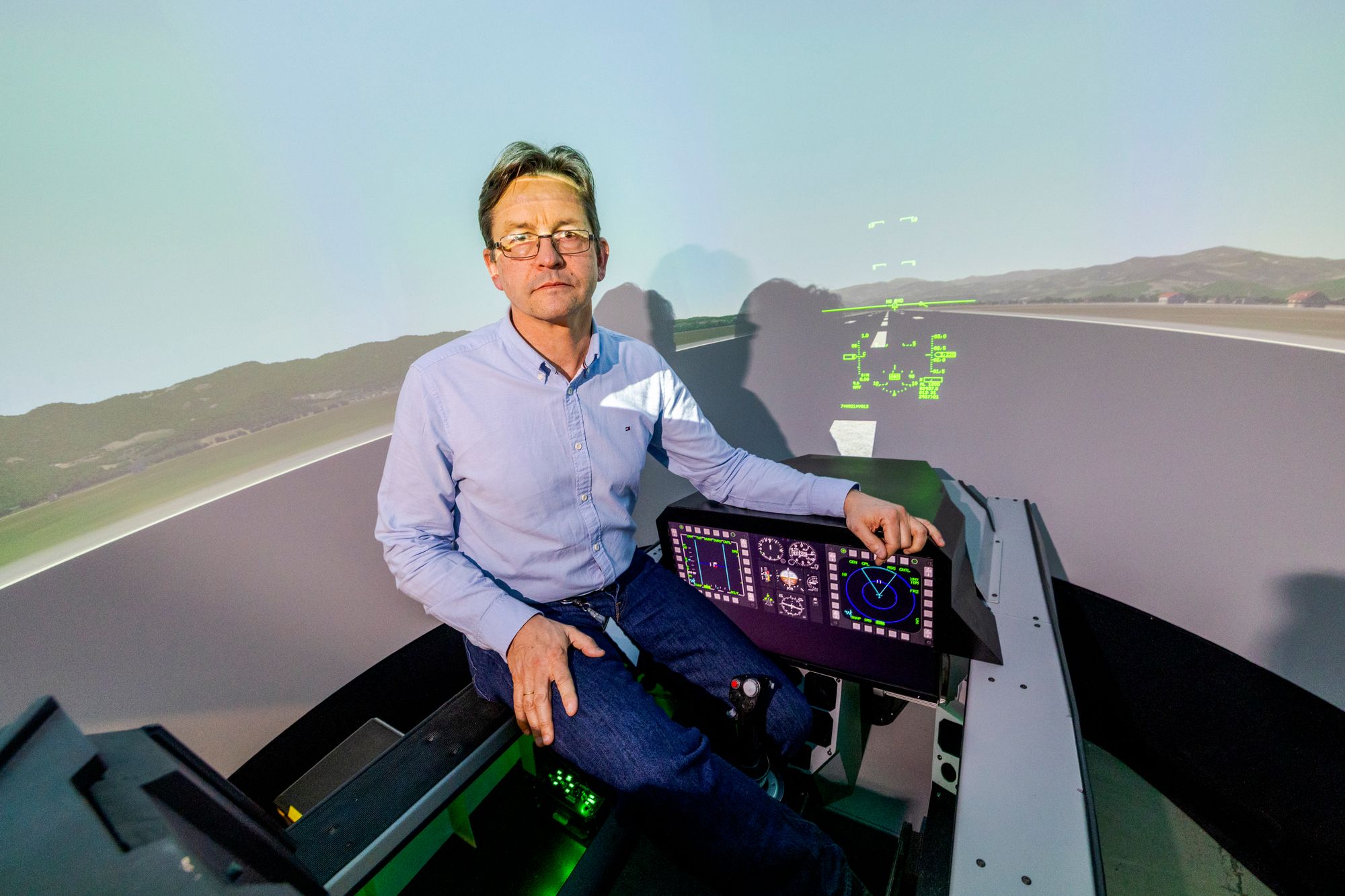 Knut Krogstad, administrerende direktør i 3D perception, sitter her i flysimator-produktet som kalles for Draco. Det er blant annet solgt til det amerikanske luftforsvaret.