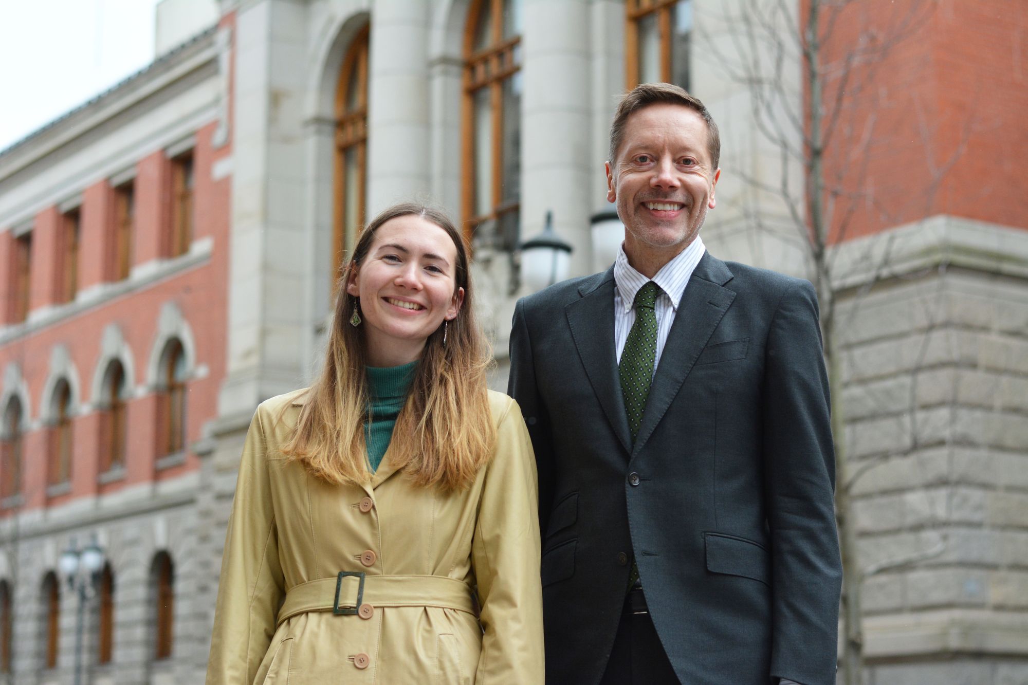 Leder i Natur og Ungdom Sigrid Hoddevik Losneård og Frode Pleym, leder i Greenpeace, er fornøyde med medhold i EFTA-domstolen.