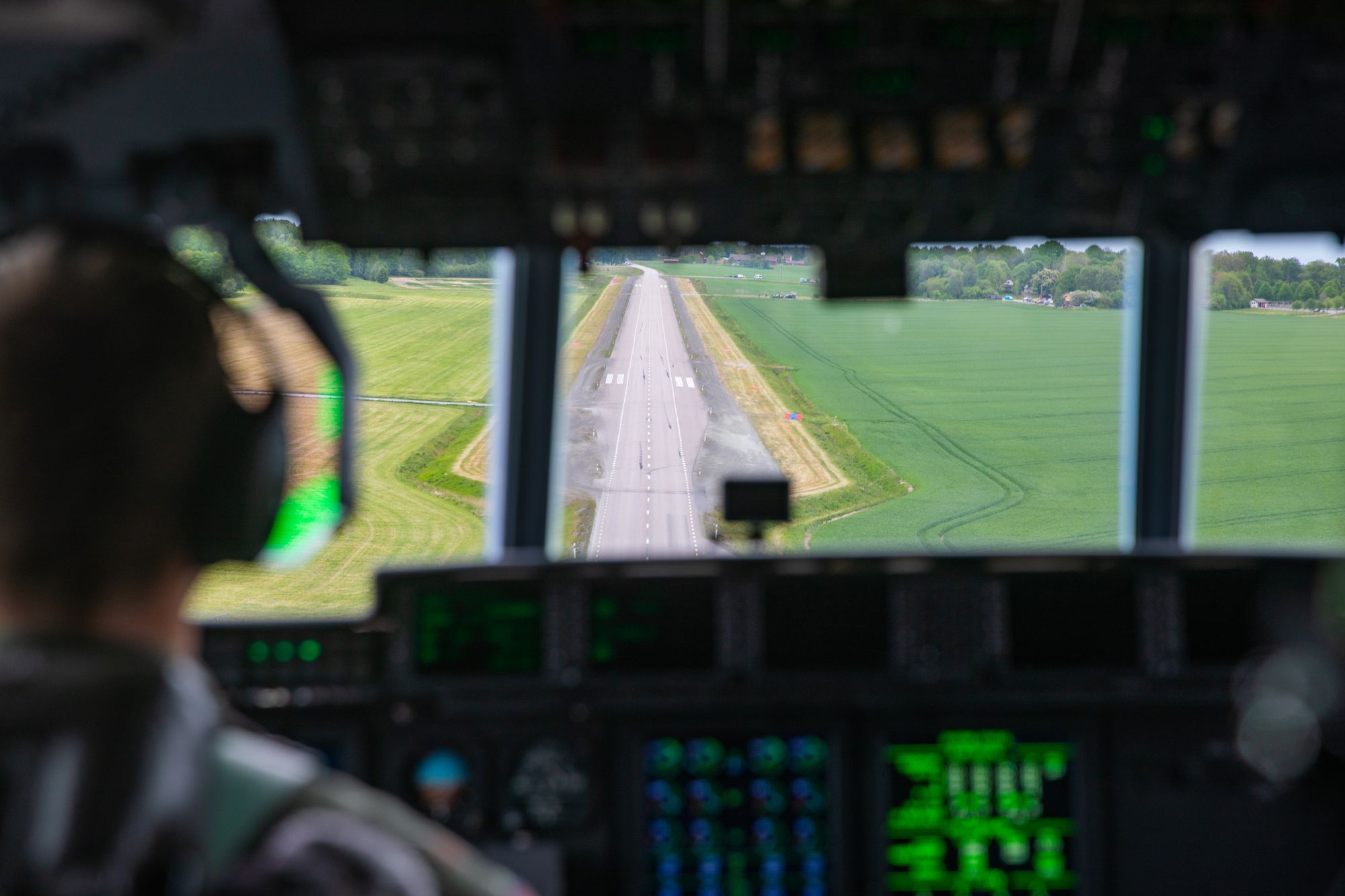 Luftforsvaret øver på Agile Combat Employment (ACE). I den sammenheng landet den norske C-130J Super Herculesen «Frigg» på en landevei i Sverige for første gang.