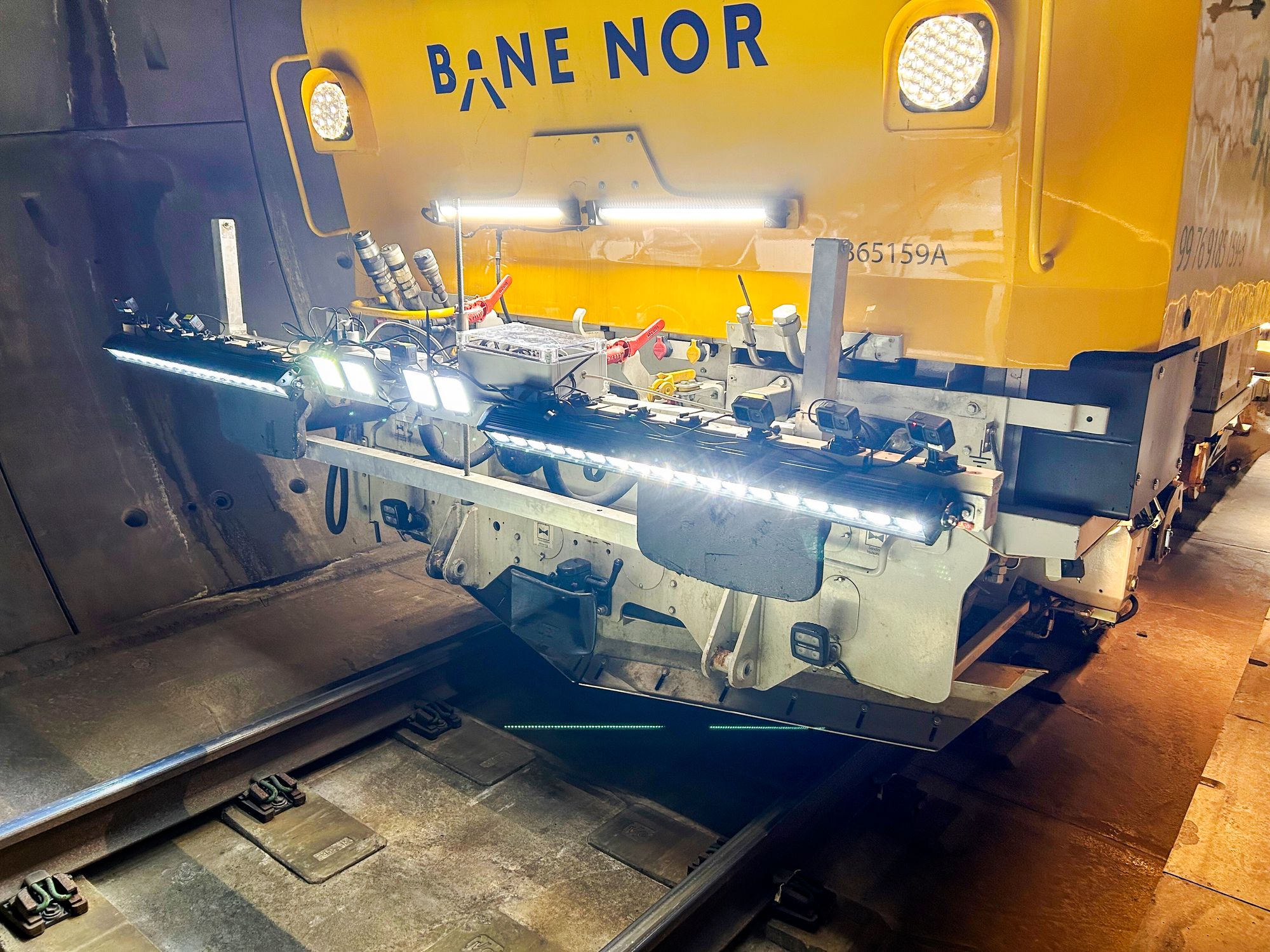 Algoritmene gjenkjenner kanten og toppen av svillene og bruker dette til å analysere ballast-nivået. Er det for mye eller for lite ballast, markeres dette som blått eller rødt i kartet.
