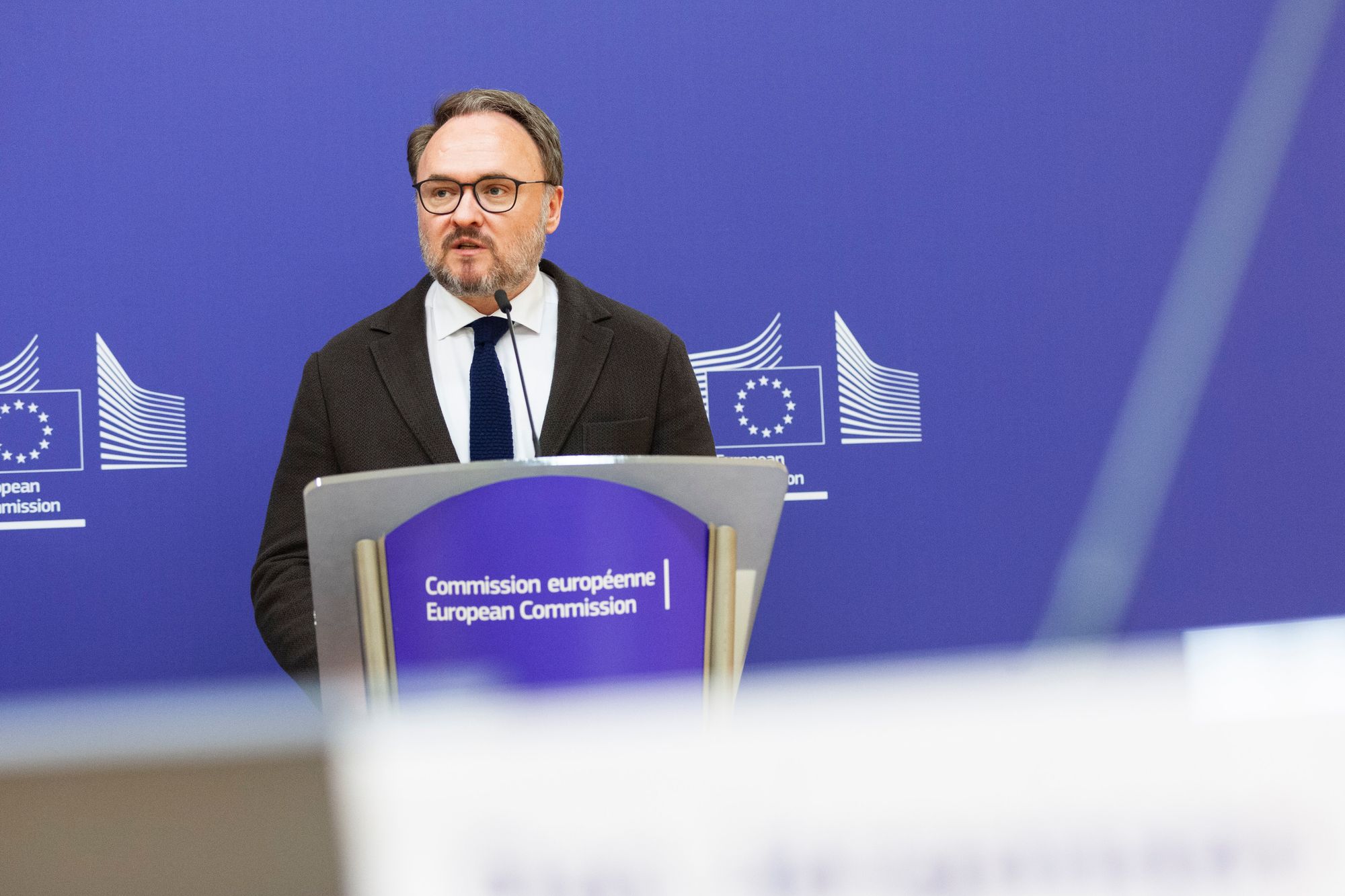 EUs energikommissær Dan Jørgensen mener EU er på god vei til å realisere sine klimamål, dersom medlemslandene følger sine planer.