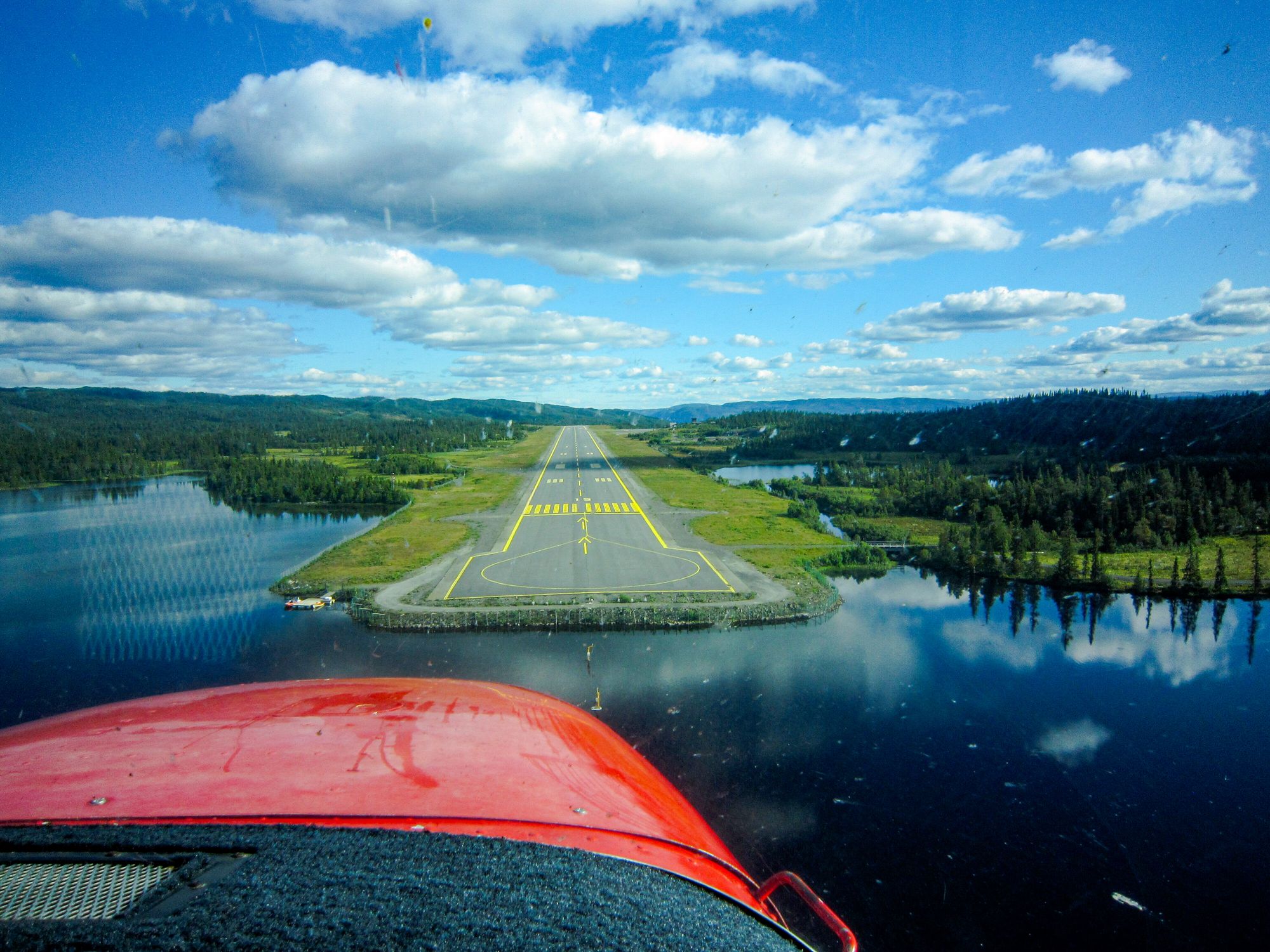 Rullebanen til nedlagte Fagernes lufthavn kan bli hjem til en solcellepark. 
