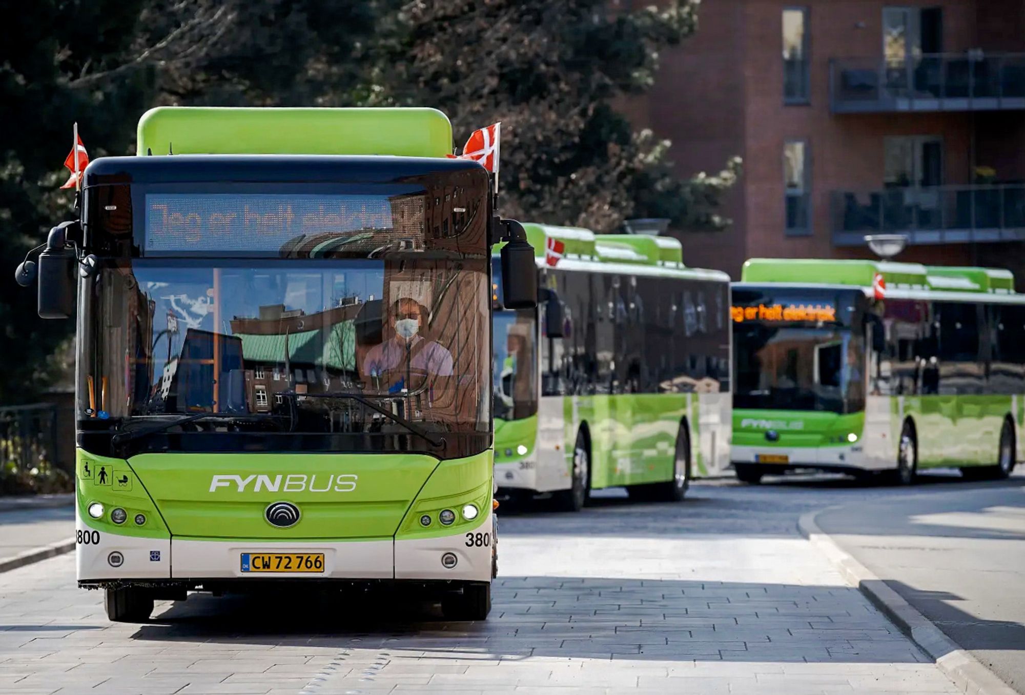 Flere og flere elbusser ruller ut på danske veier for å erstatte de gamle dieselbussene. Over halvparten av dem kommer fra kinesiske produsenter. Det gjelder også på Fyn, hvor 20 busser fra kinesiske Yutong er satt i drift.