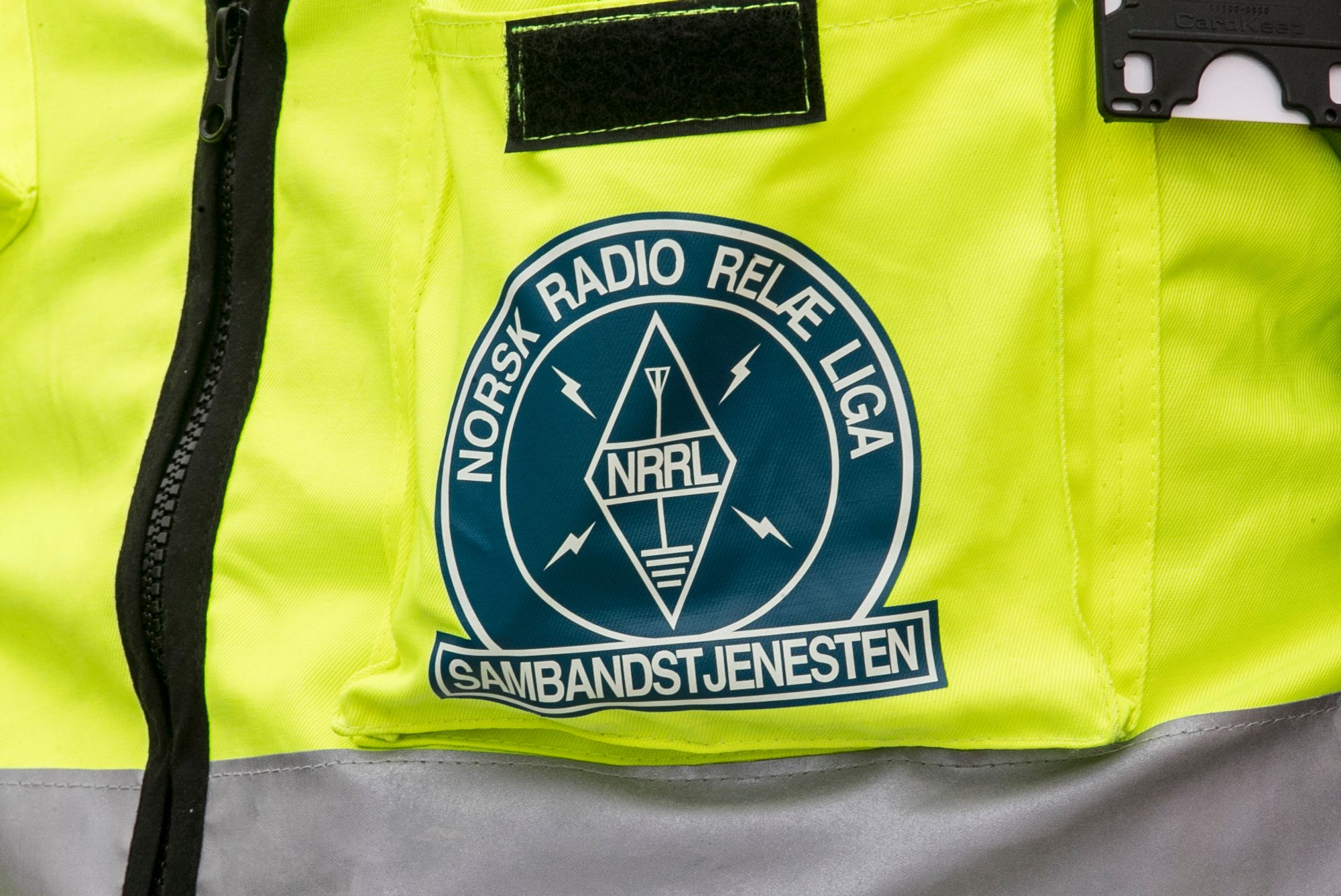 Norsk Radio Relæ Liga (NRRL) har fått økonomisk støtte fra blant annet Sparebankstiftelsen til å etablere et eget radionettverk i Troms som skal fungere uavhengig av internett, fiber eller satellitter, og vil være tilgjengelig for kommuner i krisesituasjoner.