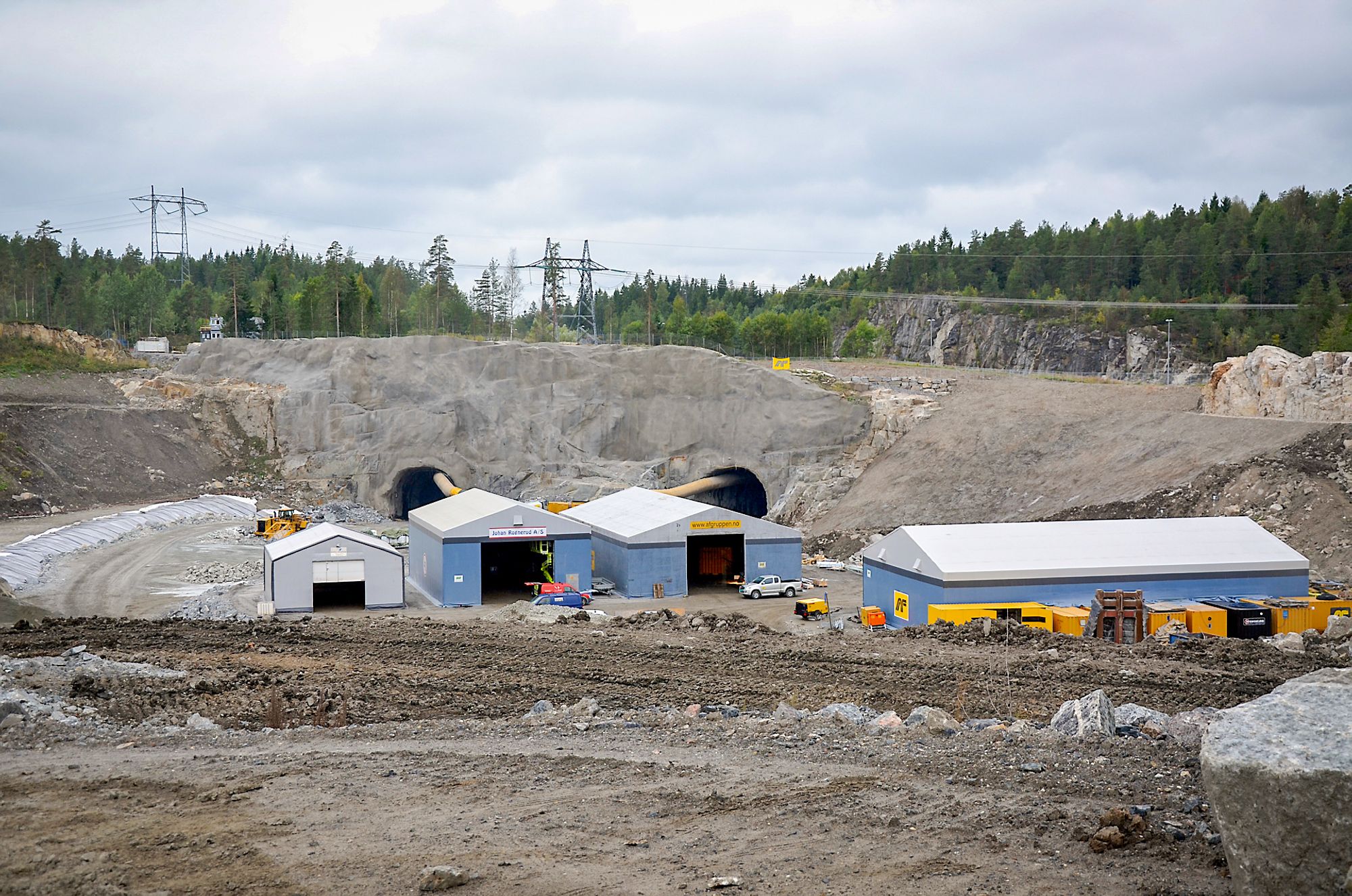 Det er lagt ut flere millioner tonn tunnelboremasser som inneholder sulfat og uran på anleggsområdet på Åsland.