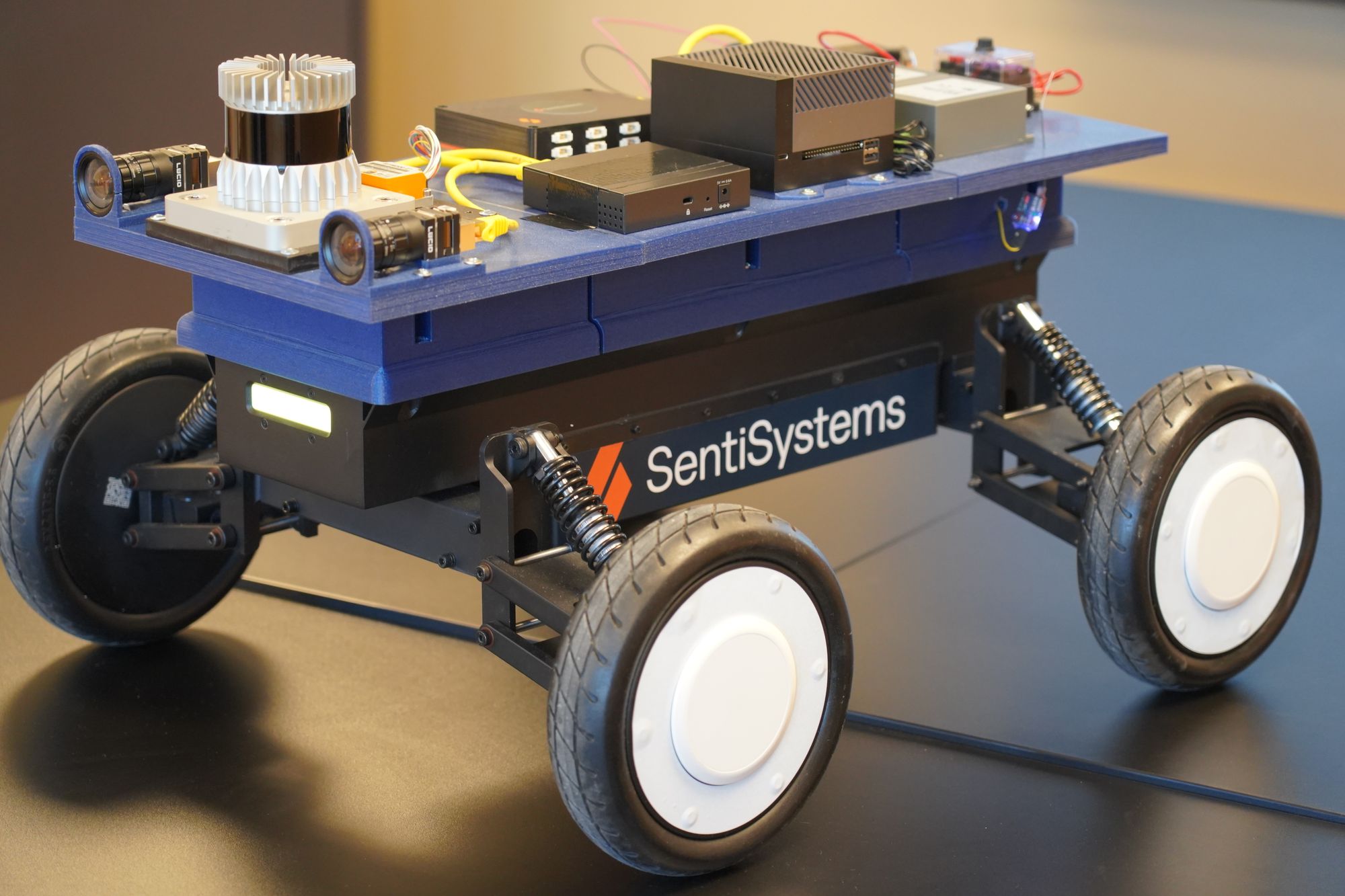 Arne Kjørsvik i SentiSystems, som har utviklet en plattform som lar systemer bruke aktive og passive sensorer til å orientere seg der GPS er blokkert, jammet eller spoofet.