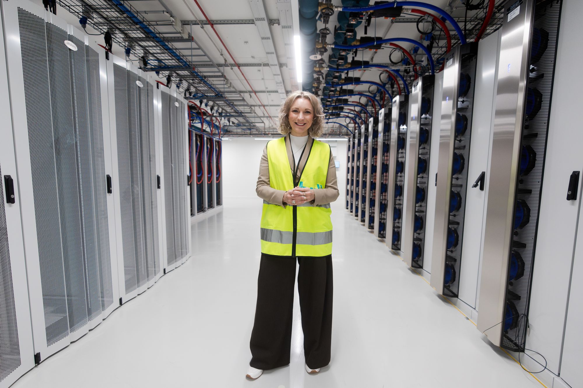 Digitaliserings- og forvaltningsminister Karianne Tung har sendt på høring regler for klagenemnd for elektronisk kommunikasjon. Her fotografert under et besøk ved Bulk Oslo IX datasenter.