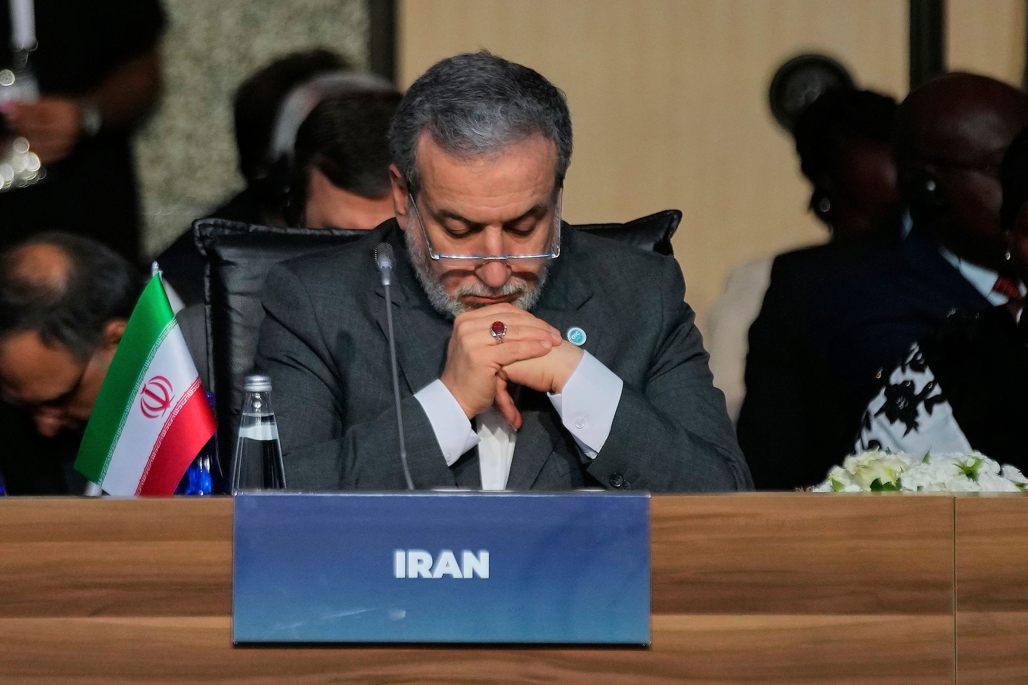Irans utenriksminister Abbas Araghchi sier USAs angrep er et brudd på folkeretten, FN-charteret og ikkespredningsavtalen.