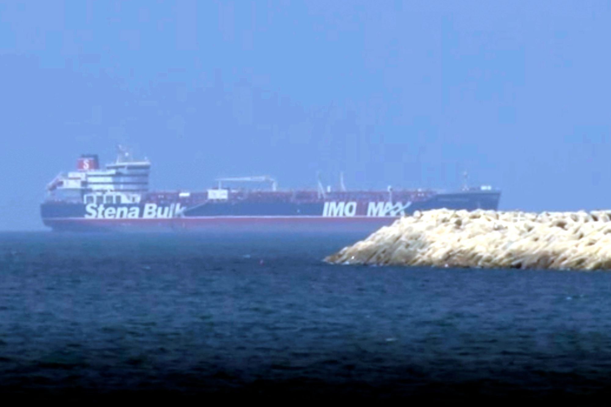 Iran truer med å stenge det viktige Hormuz-stredet, der 20 prosent av verdens olje og gass til eksport, passerer. Bildet er fra september 2019.