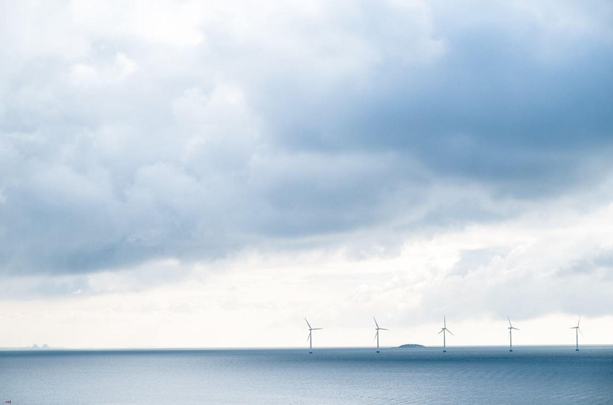 18 havvind-områder er vurdert av NVE. Områdene nord i landet betegnes som lite egnet.