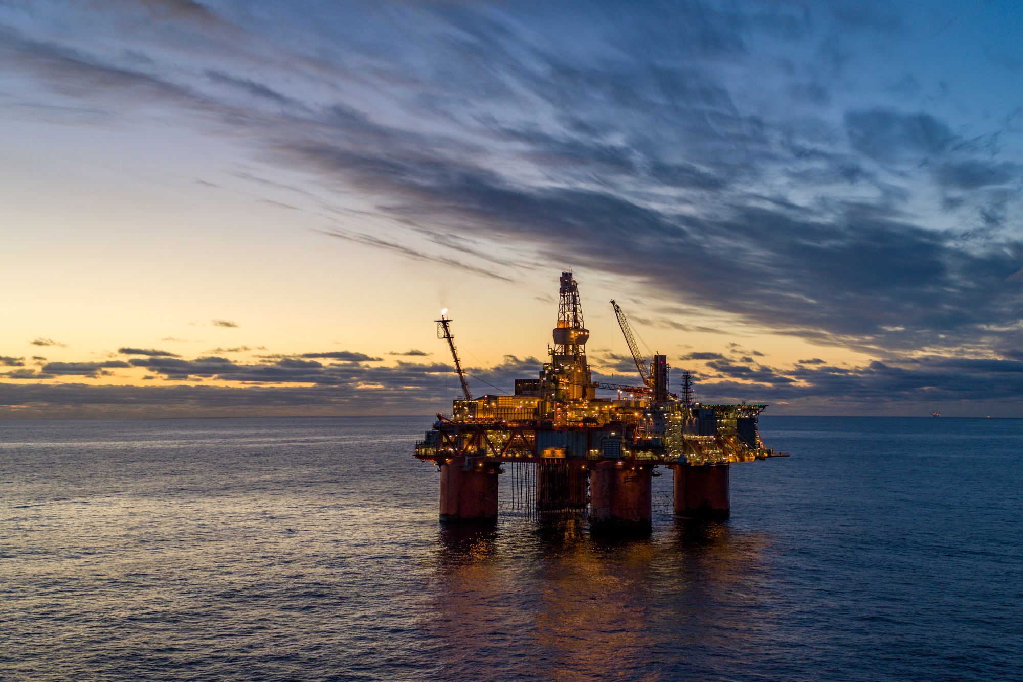 Equinor jobber med å modne en områdeløsning for kraft fra land til Tampen-området. Dette skal dekke kraftbehovet på plattformene som ikke dekkes av den flytende havvindparken Hywind Tampen.