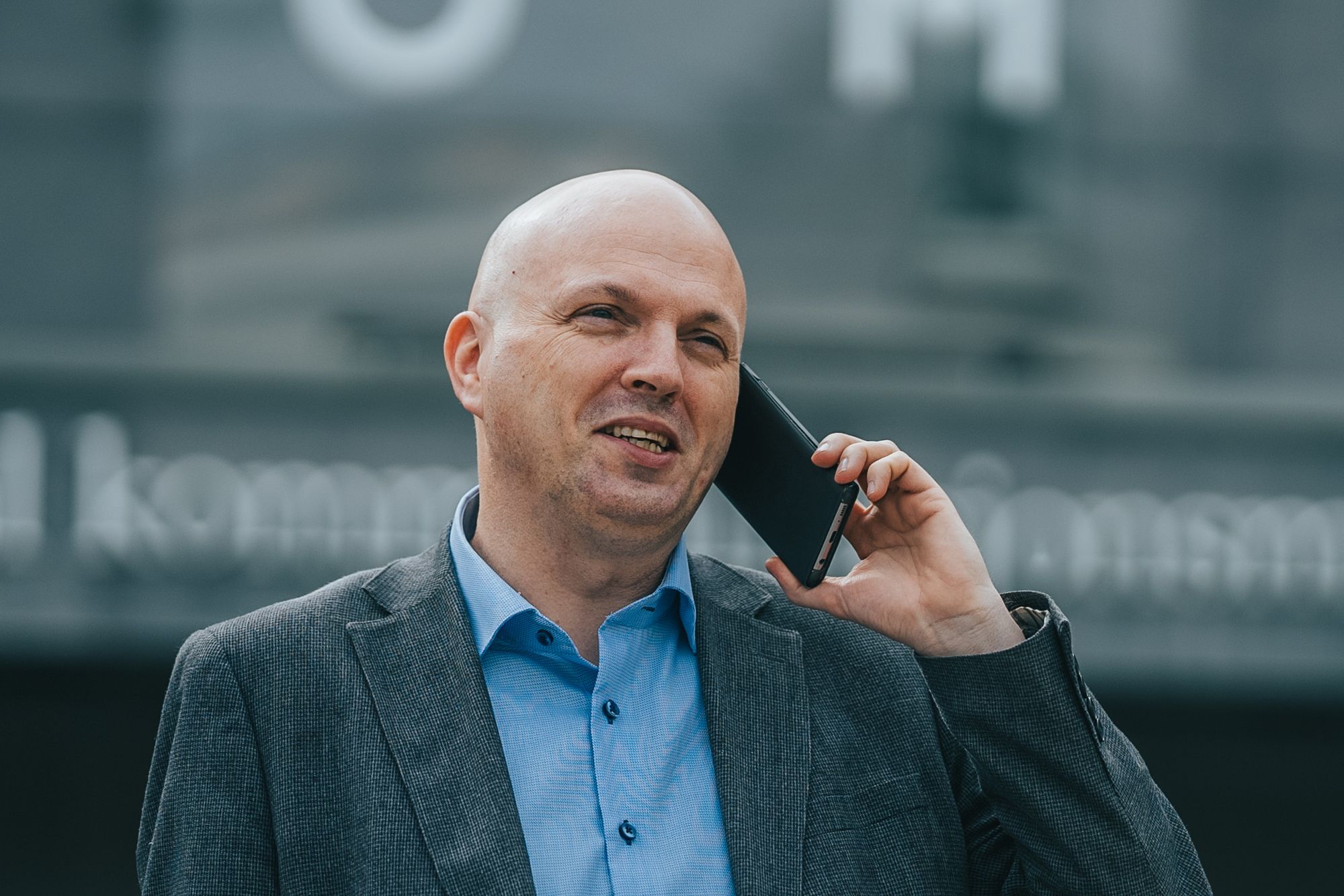 58 datasentre er nå registrert hos Nkom, men enkelte operatører kan fortsatt vente seg en telefon fra folkene til Nkoms sikkerhetsdirektør, Svein Sundfør Scheie. Hjelper ikke det, kan det bli bot.