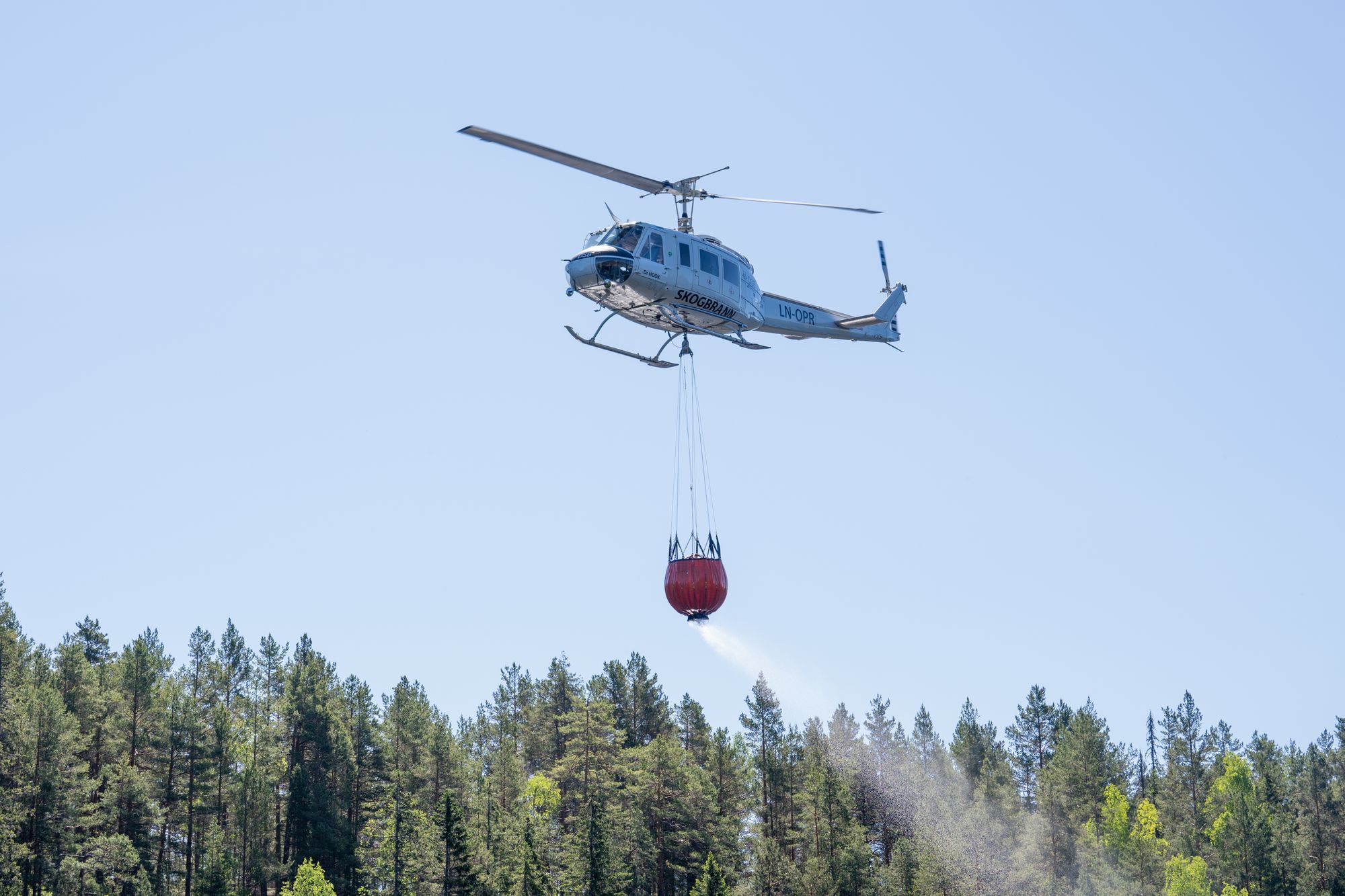 Det nye nødnettet skal baseres på kommersielle 5G-nett, men til helikoptre og droner trengs et eget mobilnett med egne frekvenser.