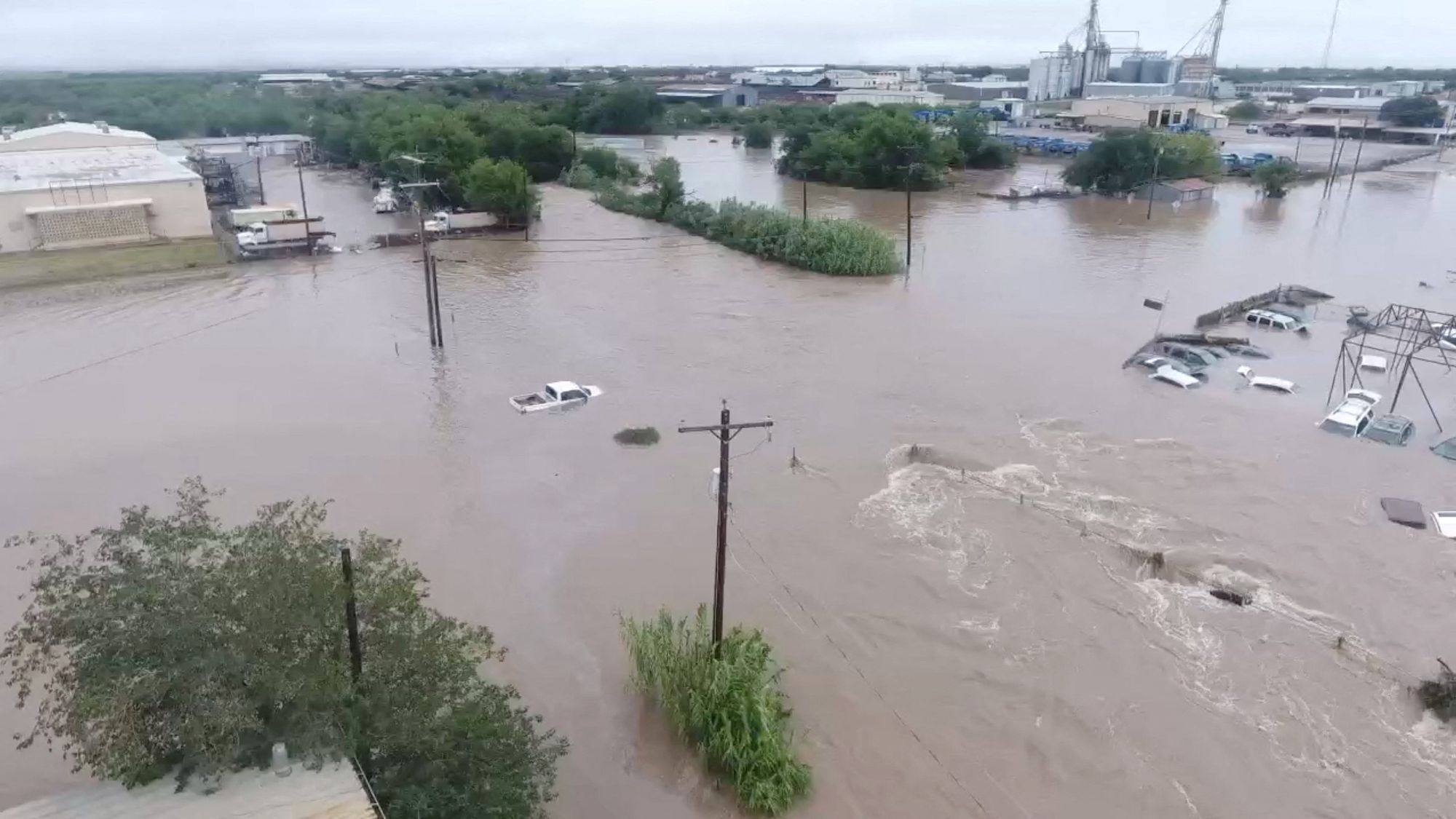 En av elvene som ble oversvømt i Texas etter styrtregnet fredag morgen.