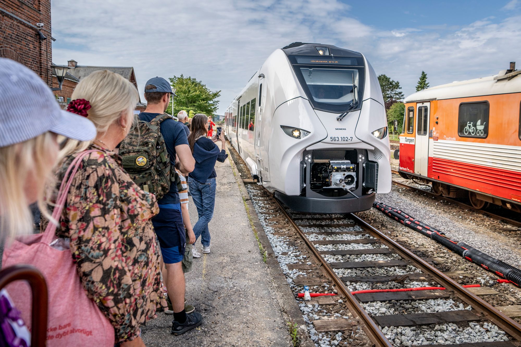 Mandag ble det første av sju batteritog fra Seiemens satt i drift i Danmark. I Norge kommer det heller ikke dette tiåret.