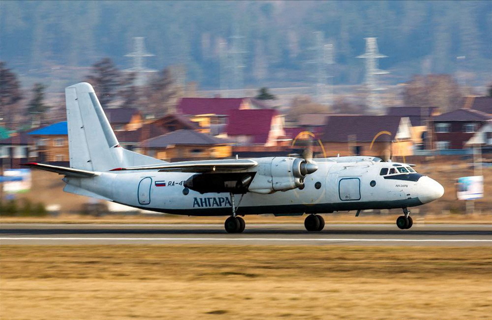 Det var et slikt fly fra det russiske flyselskapet Angara som torsdag styrtet i Russland. Bildet er fra 2014. Det er ikke kjent om det var det avbildede flyet som styrtet.