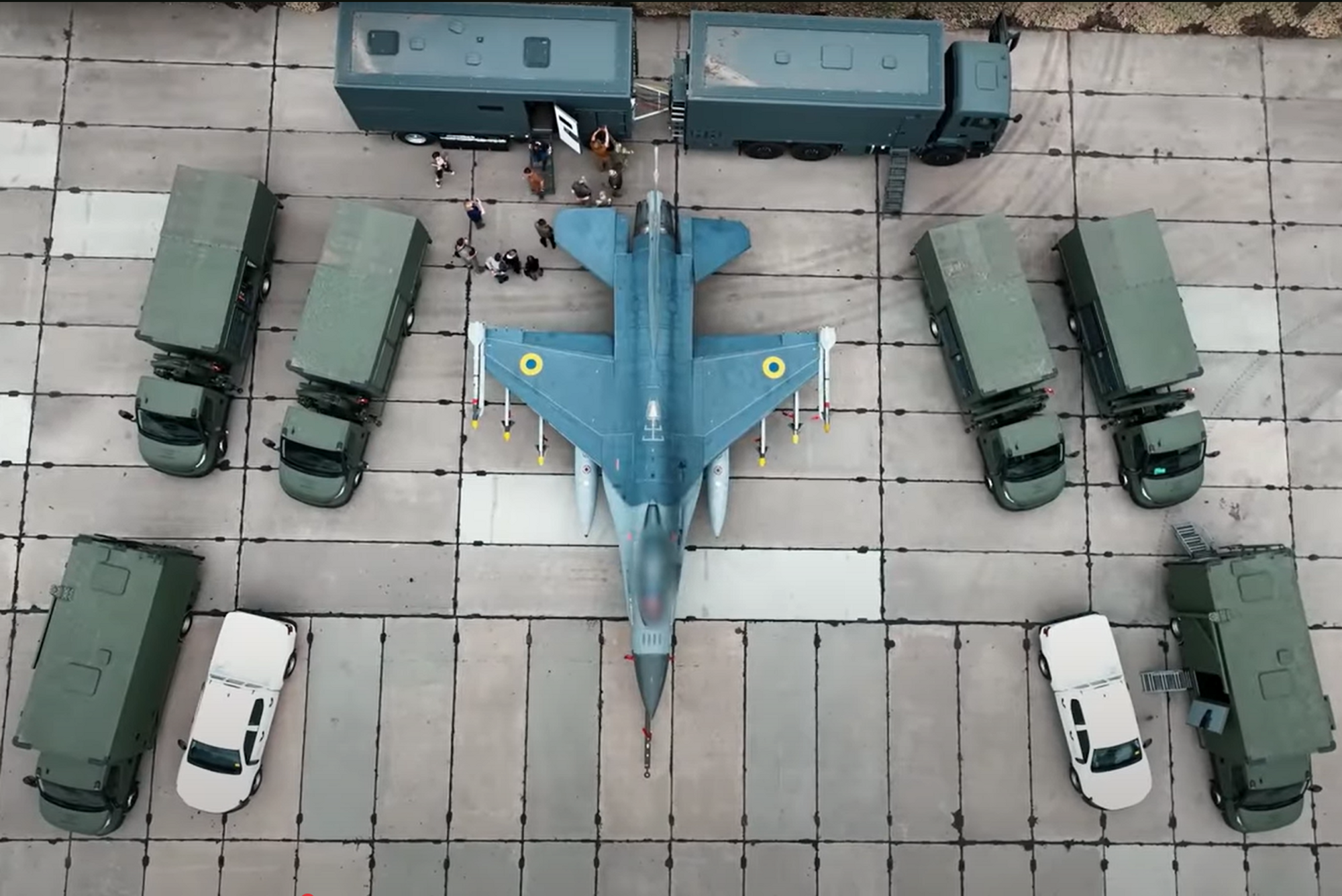 Donasjonene i Prosjekt 61 består av åtte kjøretøyer for vedlikehold og klargjøring av F-16 med våpen, i tillegg til en mobil kommandopost.