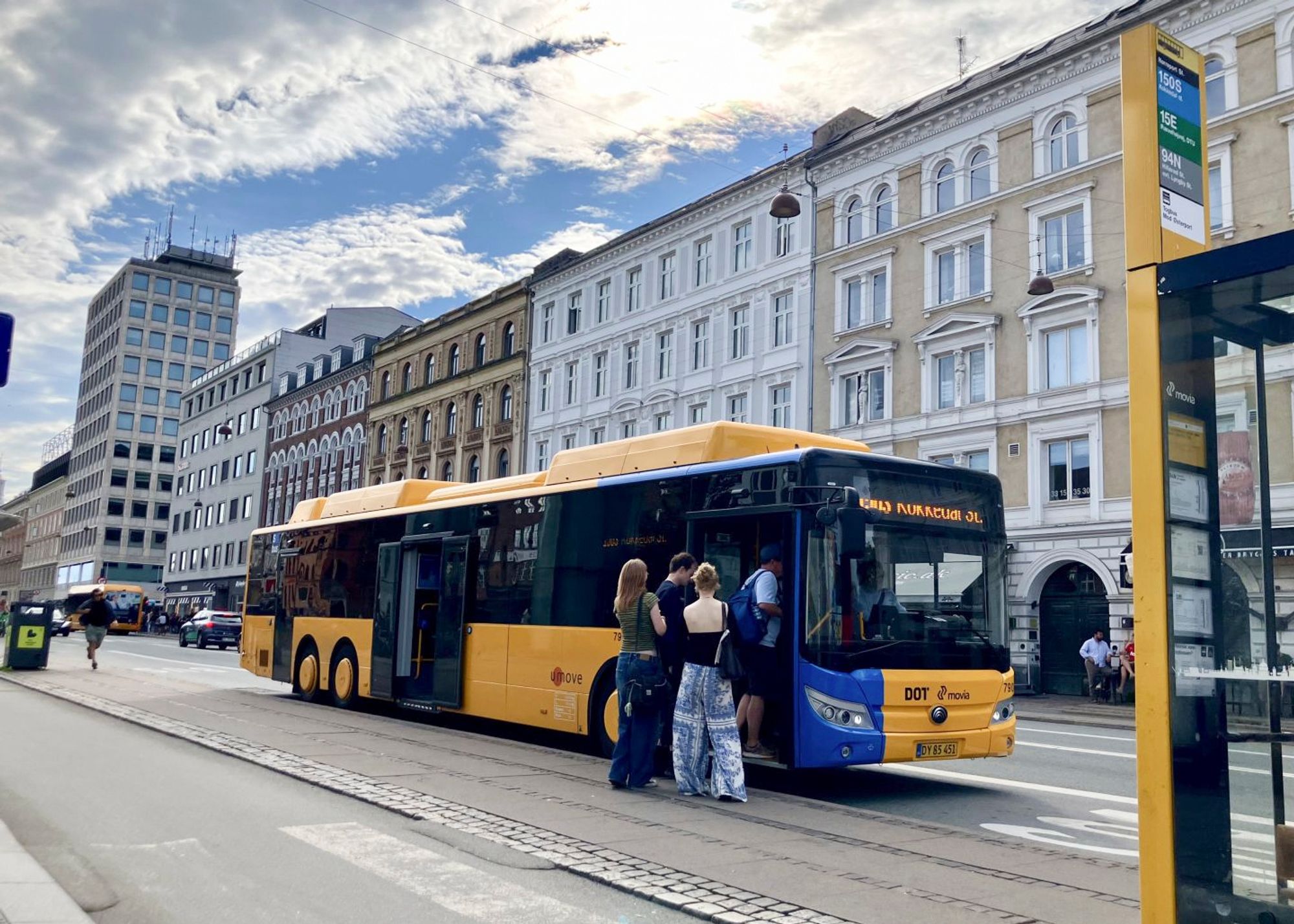 Busser som denne, fra kinesiske Yutong, er blant de bussene Thomas Rohden fra Radikale Venstre ikke lenger vil at skal være velkomne i Danmark.