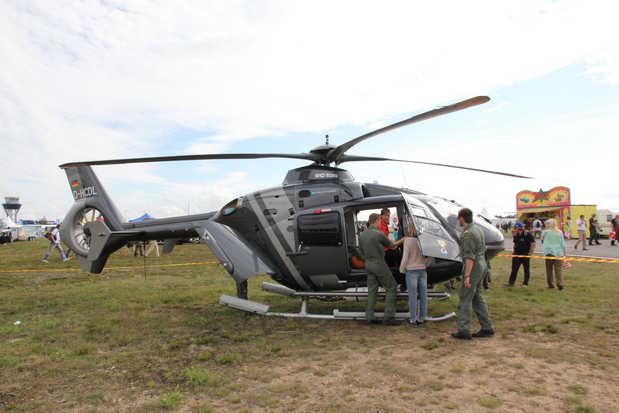Det var dette helekopteret som styrtet i Tyskland tirsdag formiddag. Bildet viser helikopteret under et flyshow i Oulu, Finland, i 2014.