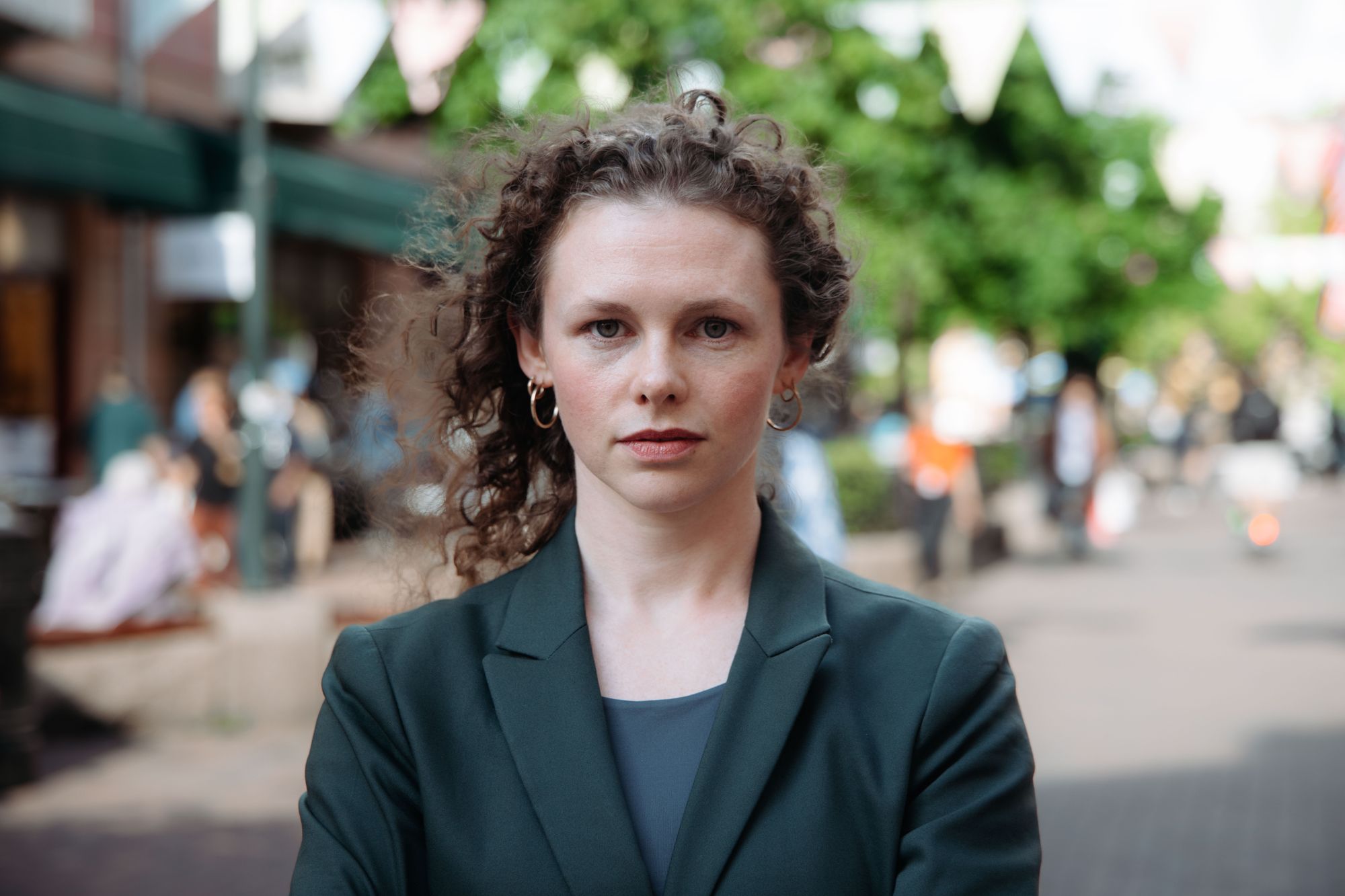 MDG-nestleder Ingrid Liland advarer mot Frps politikk og ber Venstre garantere at solcellesubsidiene ikke kuttes.