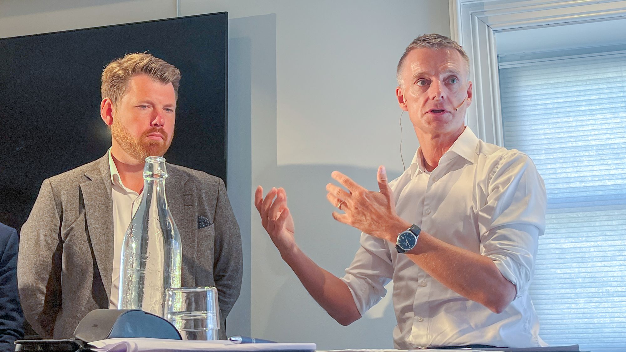 – Dere vil ha målstyring, men Norge styres ikke på den måten, sa NVEs Kjetil Lund på Arendalsuka. Til venstre står kommunikasjonssjef Atle Simonsen i Lyse.