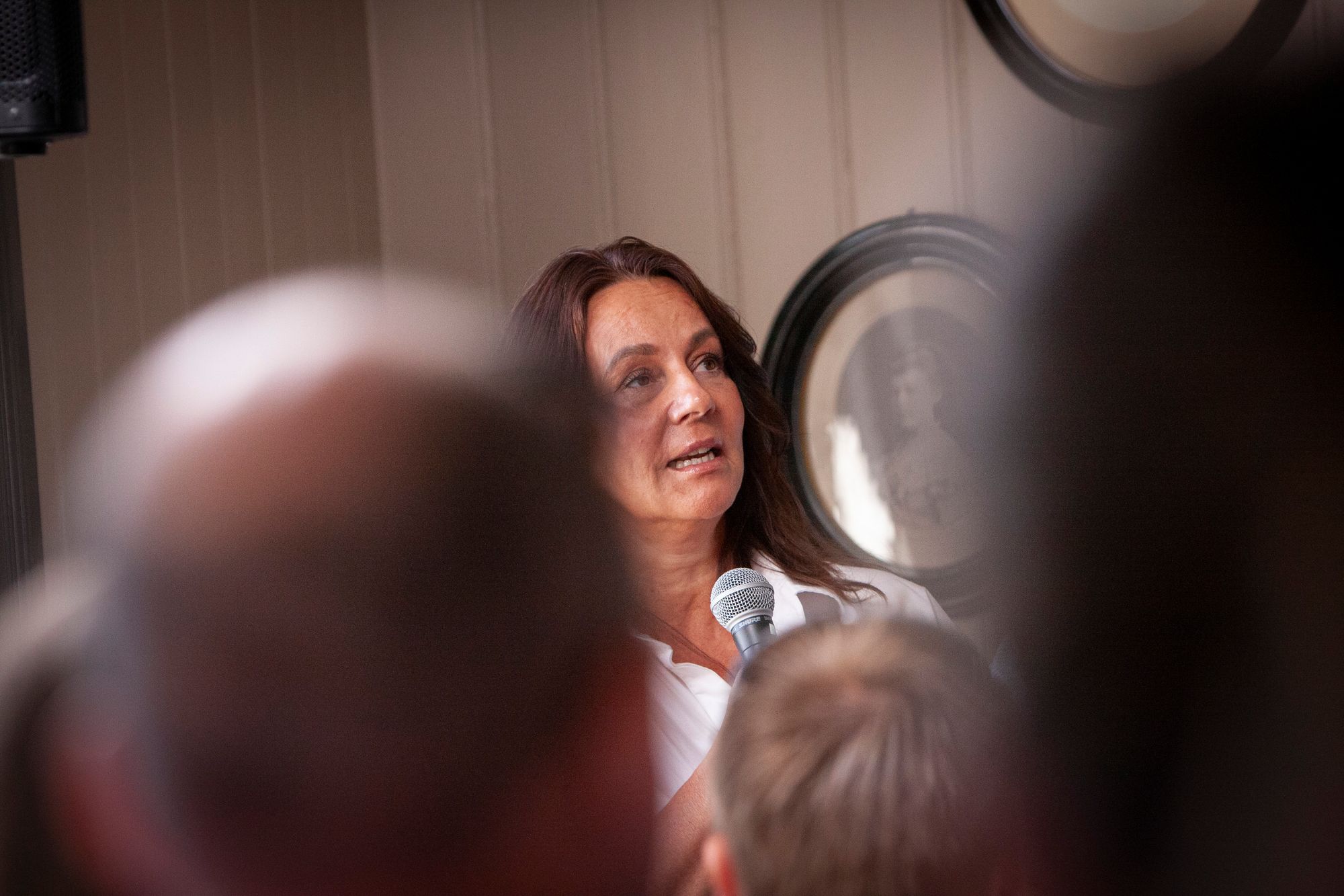 Telenor Norge-sjef Birgitte Engebretsen etterlyser bedre samsvar mellom Nkom og øvrige myndigheters forventninger til sikkerhet og robusthet på den ene siden og hva de bestiller og er villige til å betale for på den andre siden. Her fotografert på Arendalsuka 2025.