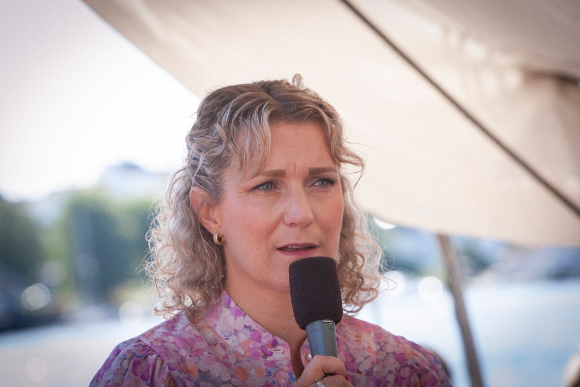 Digitaliseringsminister Karianne Tung under «grilling» fra direktør for Nasjonal kommunikasjonsmyndighet, John-Eivind Velure på båten SS Solrik under Arendalsuka.
