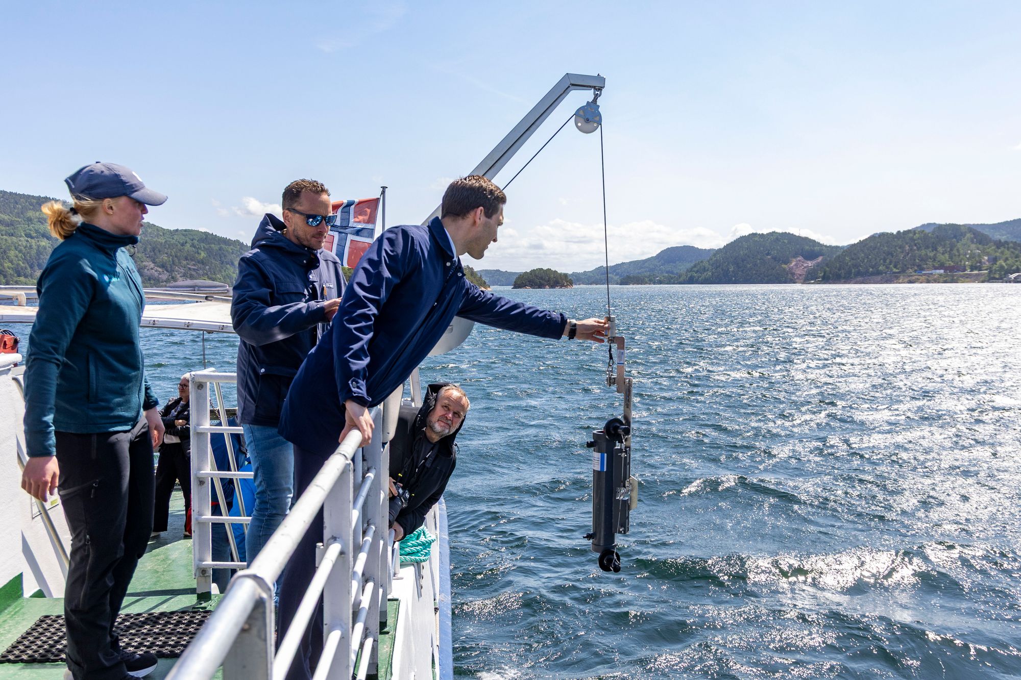 Oslofjorden er forurenset, med stadig mer alger og mindre fisk. På forsommeren var klima- og miljøminister Andreas Bjelland Eriksen (Ap) på tokt i Oslofjorden med Oslofjordrådet og tok vannprøver.