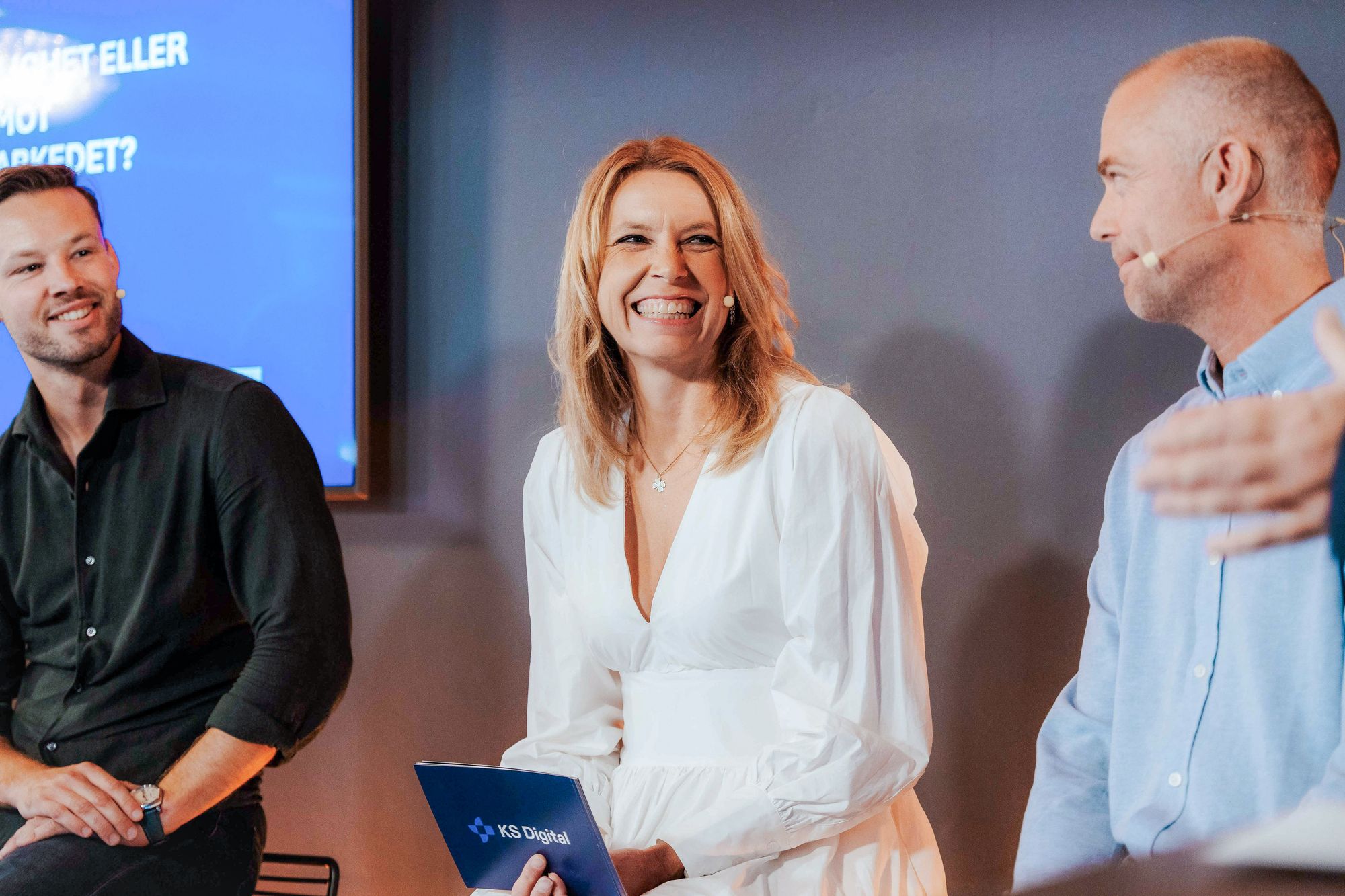 Daglig leder Sidsel Nordhagen i KS Digital i debatt med administrerende direktør Magnus Moan (t.v.)  i Visma Flyt og Asbjørn Finstad, som er avdelingsdirektør for strategisk IKT og digitalisering i KS, under Arendalsuka.