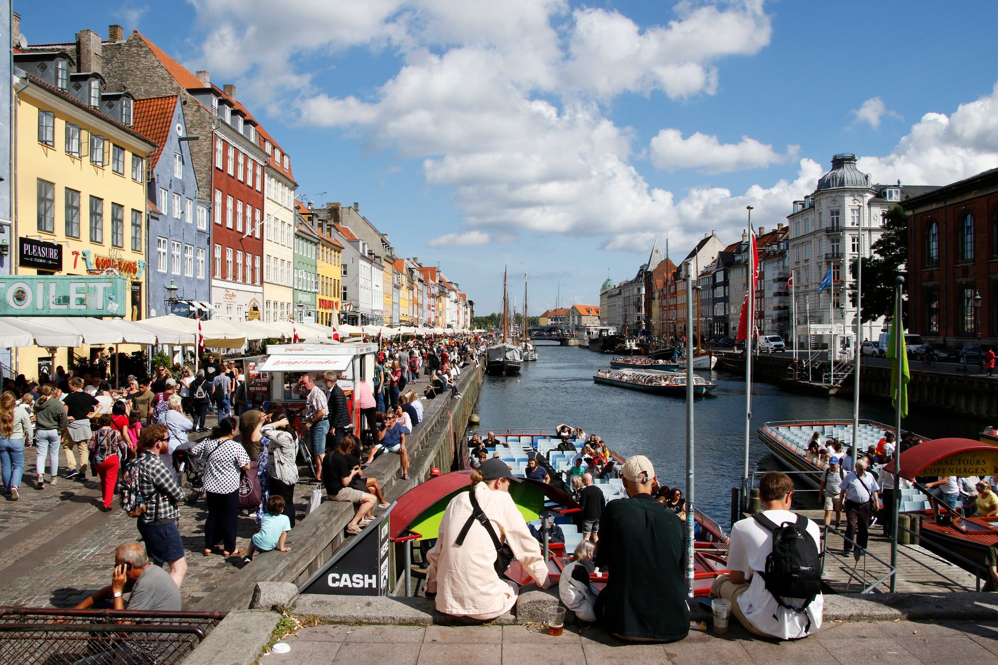 København kommune kan ikke kontrollere om ansatte snoker i innbyggernes personnummer-opplysninger. Bildet er fra det populære turistmålet Nyhavn i København.