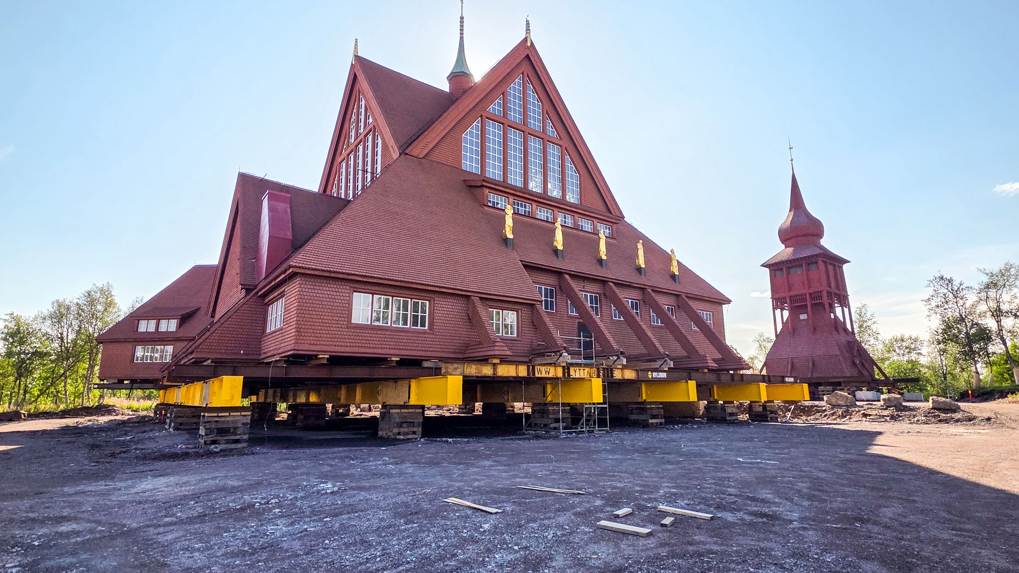 Dette er strekningen i Kiruna hvor kirken skal flyttes i en hastighet på 0,5 km/t. Flyttingen skal starte 08:00 tirsdag og holde på til cirka 17:30. Onsdag fortsetter det fra 08:00, og det antas at kirken vil ankomme sin nye posisjon en gang mellom klokken 15 og 17.