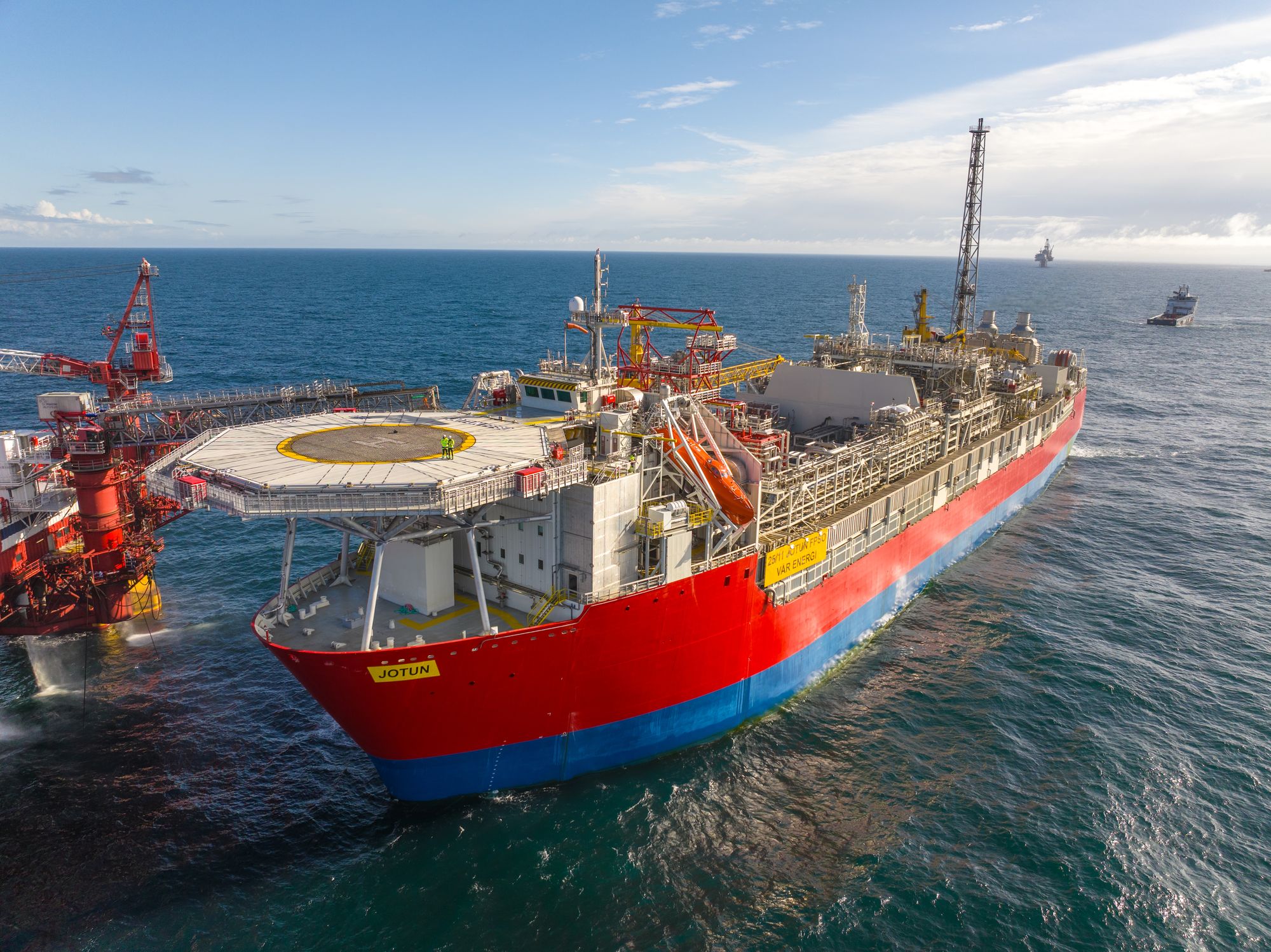 Jotun er et FPSO-skip. Bokstavene står for «floating production storage and offloading unit». Her skaper stålstrukturer store utfordringer for mobildekning.