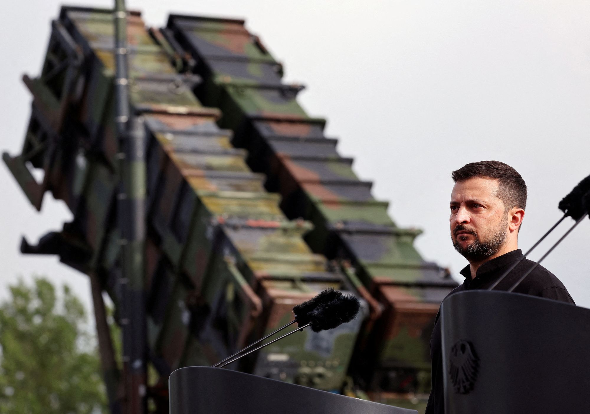 Ukrainas president Volodymyr Zelenskyj besøkte et militært treningsområde i Tyskland i fjor for å få innblikk i opplæringen av ukrainske soldater som bruker luftvernsystemet Patriot.