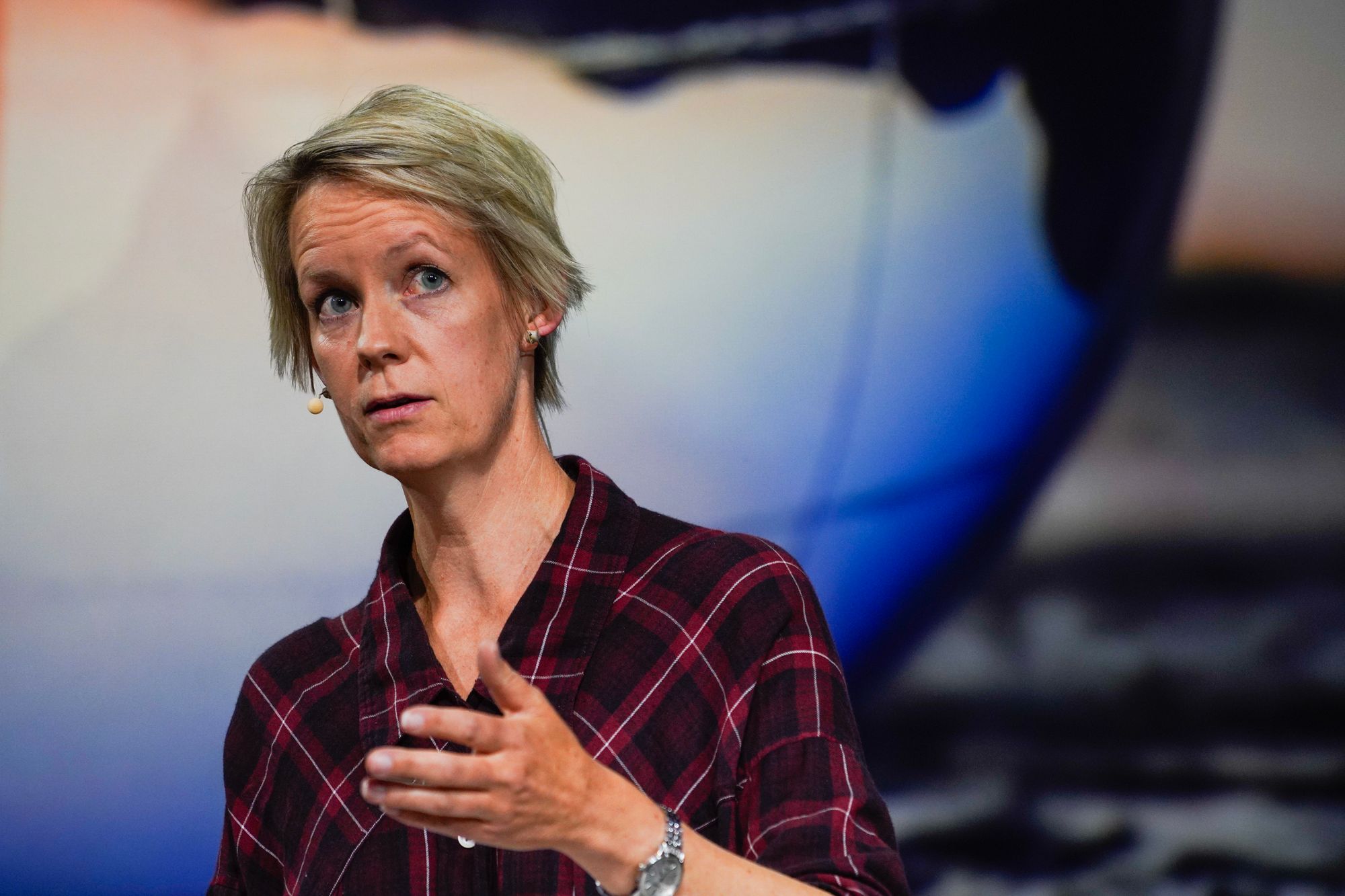 SVs Ingrid Fiskaa er svært kritisk til avtalen Forsvarsdepartementet har inngått med selskapet i Elbit-konsernet. Her under Arendalsuka.