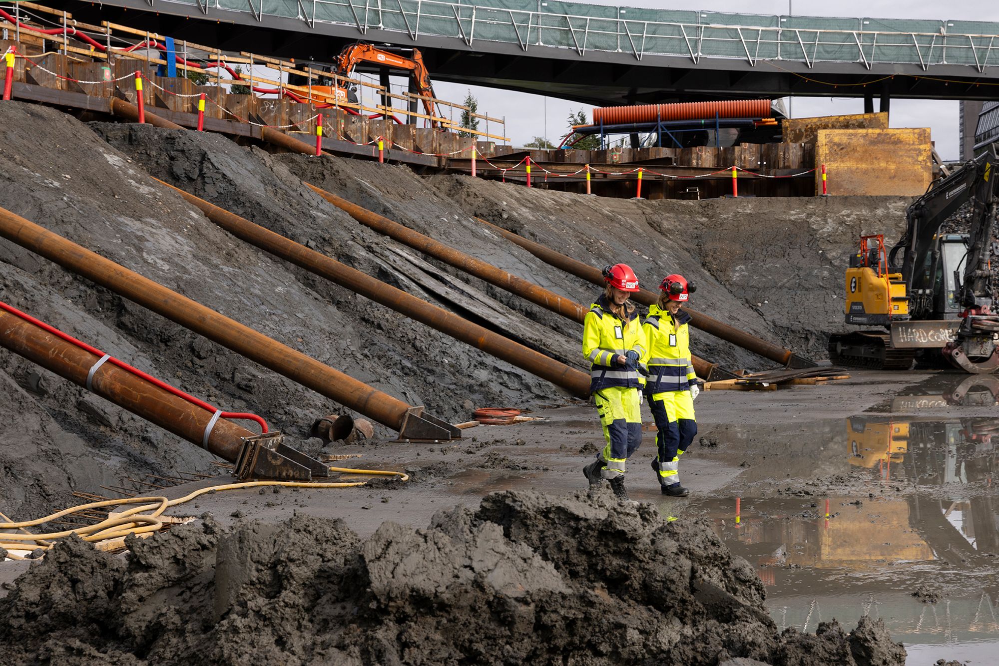 Byggegropa ved Campus Ullevål, der Norges første energivegg er bygd inn i fundamentet. Veggene skal lagre og gjenbruke varme fra grunnen under det nye hovedkvarteret, som står ferdig i 2026.