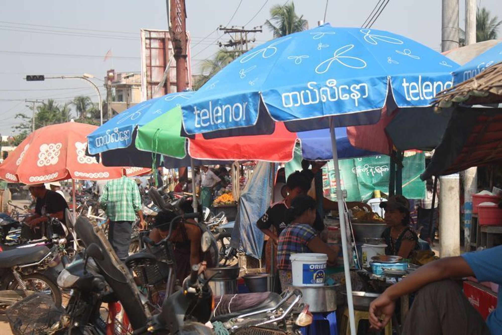 Telenor er anmeldt av ICJ-Norge for å ha gitt ut kundeinfo til militærjuntaen i Myanmar og gjort regimet i stand til å overvåke mobiltelefonene til opposisjonelle. Telenor nekter for at de aktiverte overvåkingsutstyret.